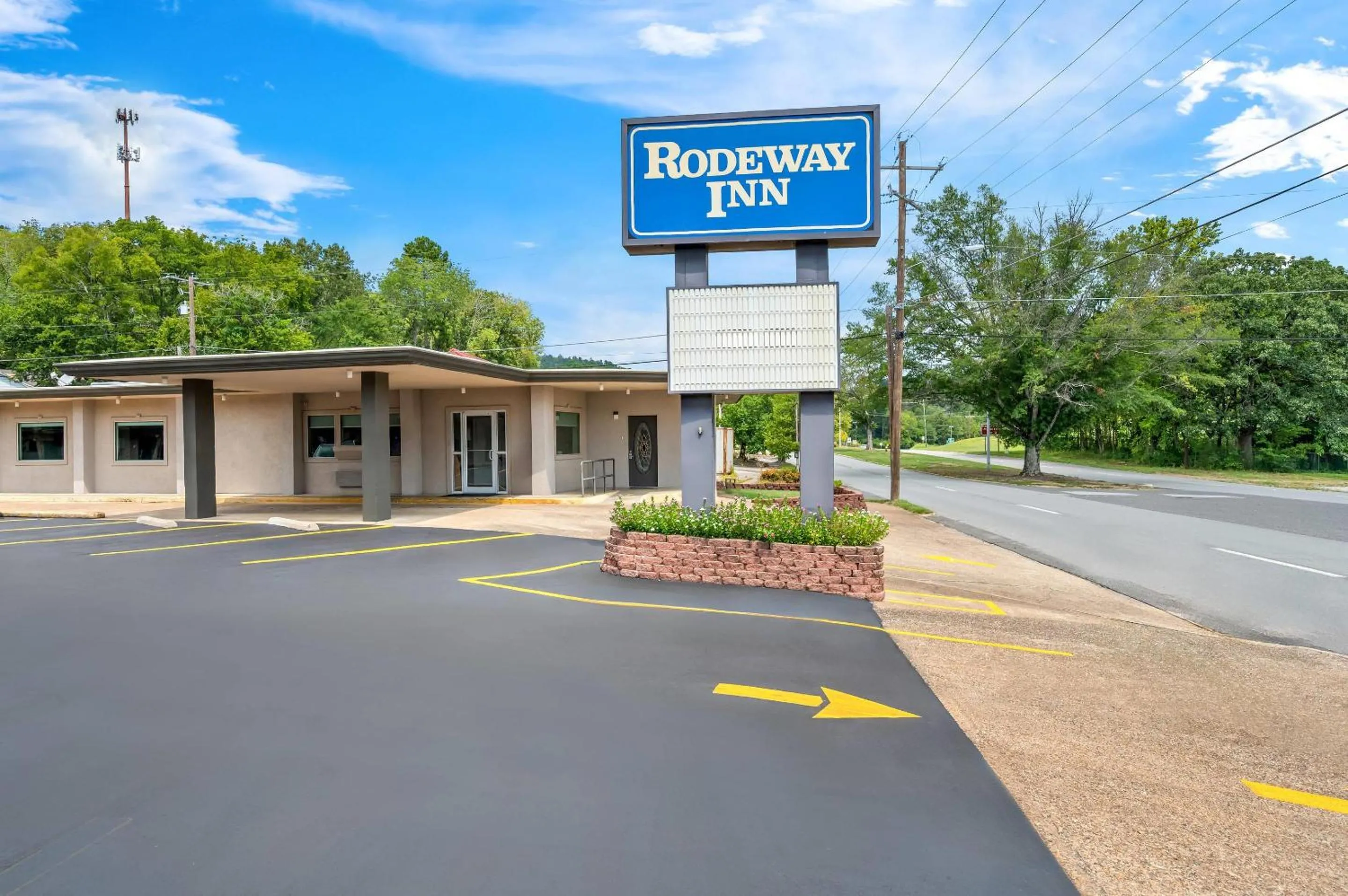 Property building in Rodeway Inn Hot Springs National Park Area