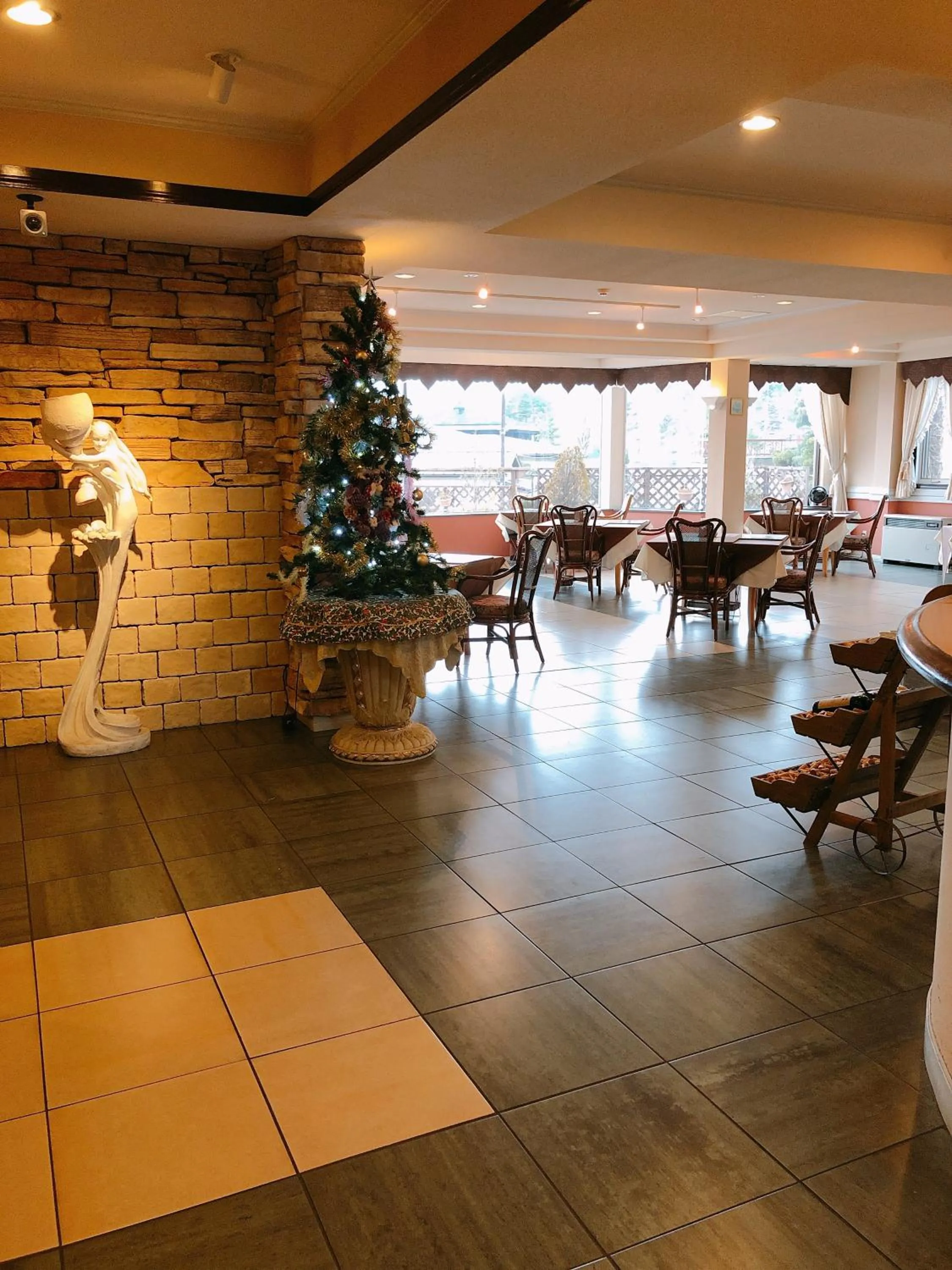 Restaurant/places to eat in Auberge Mermaid