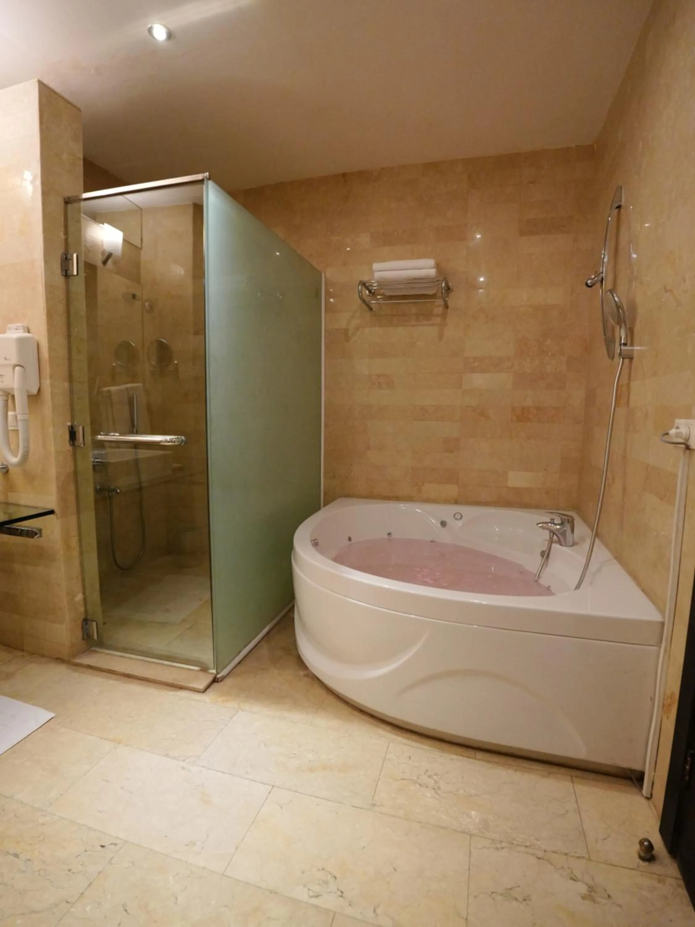 Bath in Canyon Hotel Erbil