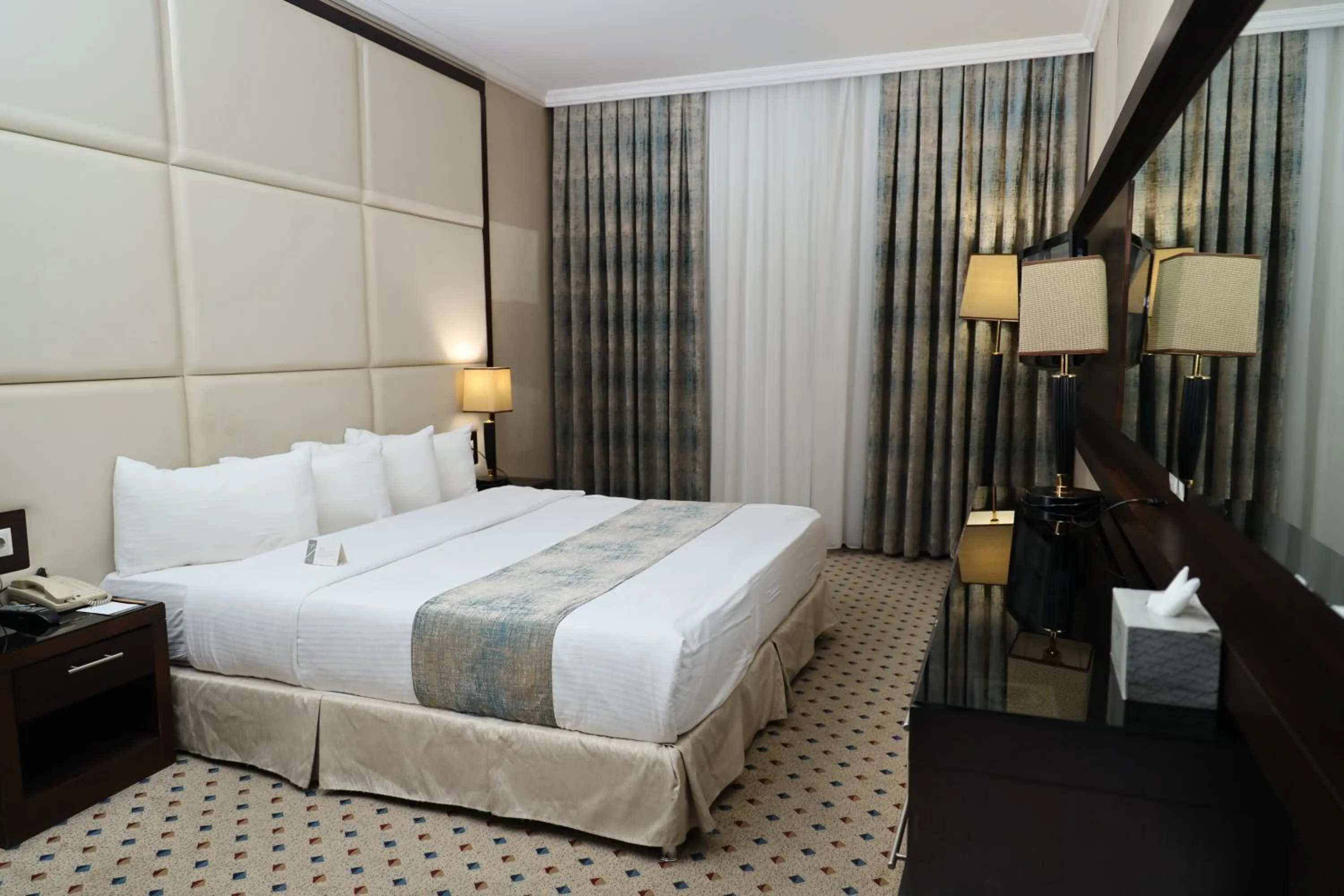 Bed in Canyon Hotel Erbil