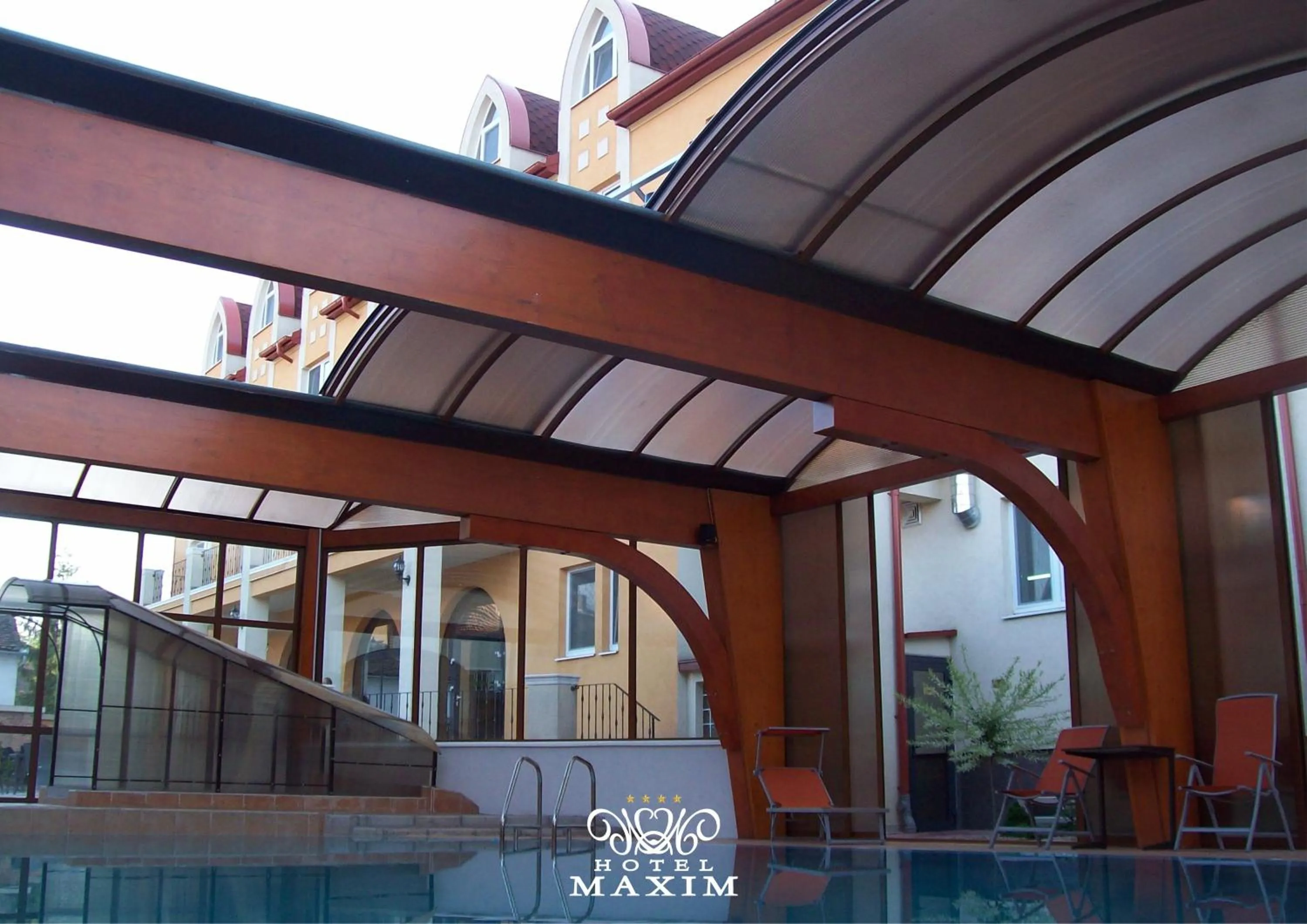 Swimming pool in Hotel Maxim