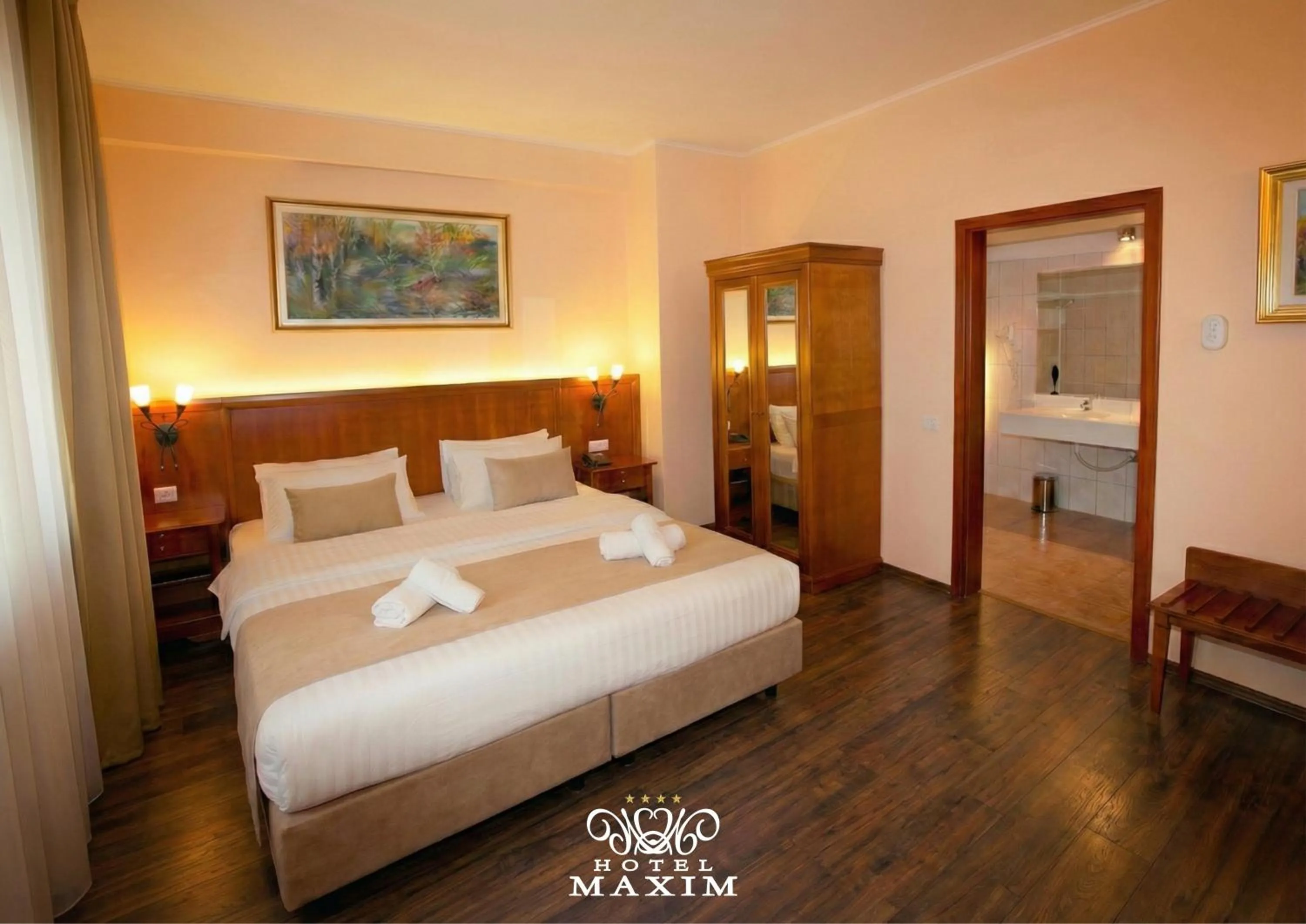 Photo of the whole room, Bed in Hotel Maxim