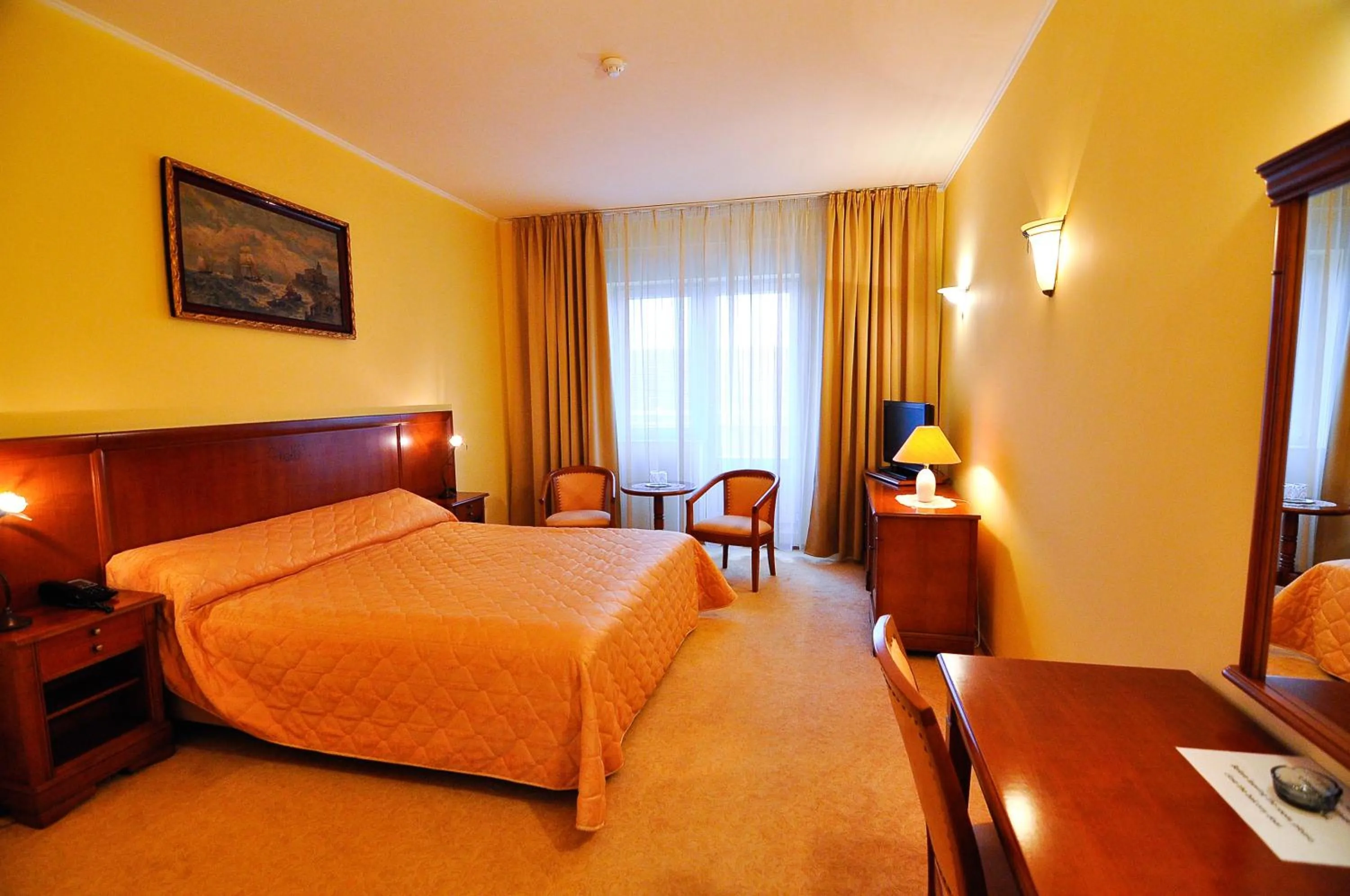 Bedroom, Bed in Hotel Maxim