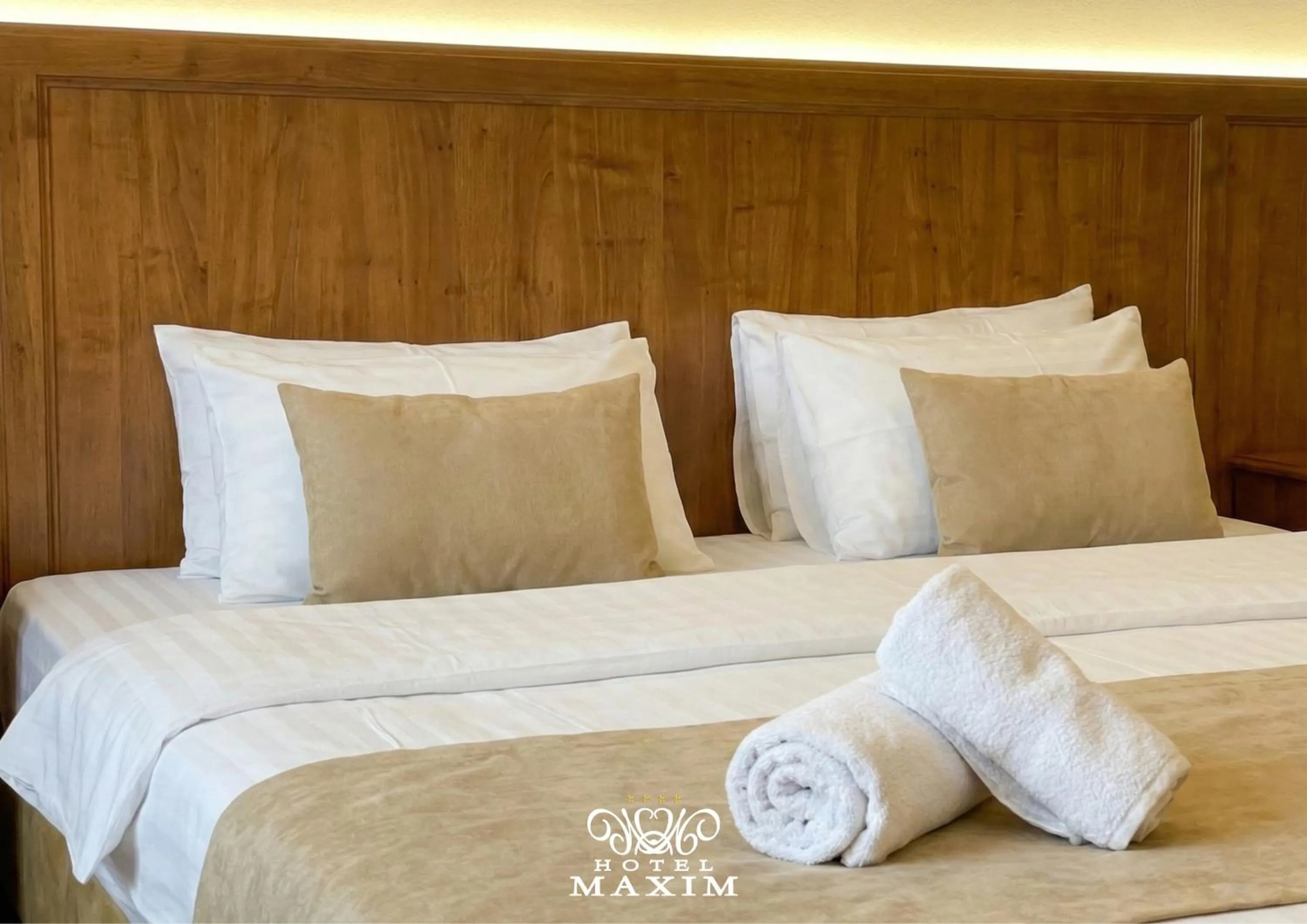 Bedroom, Bed in Hotel Maxim