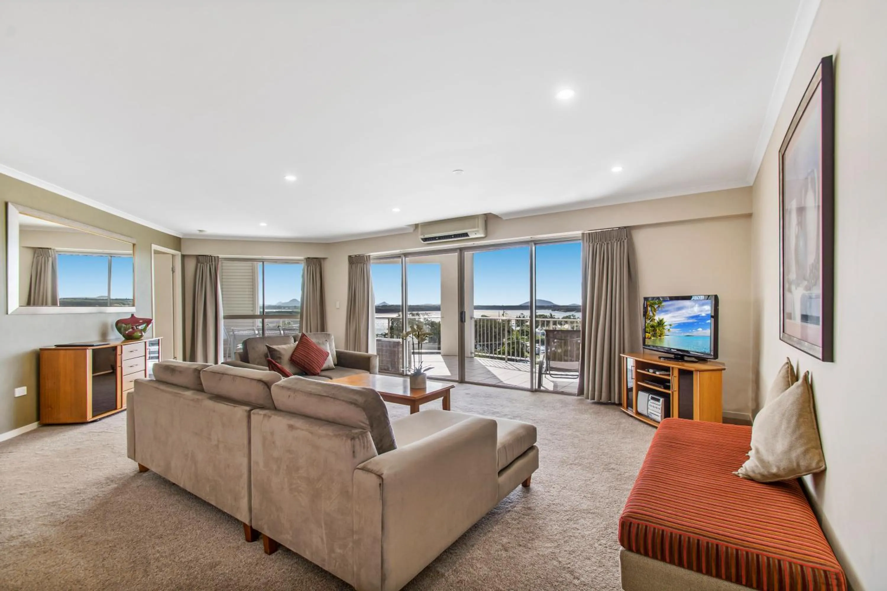 TV and multimedia in Rovera Apartments