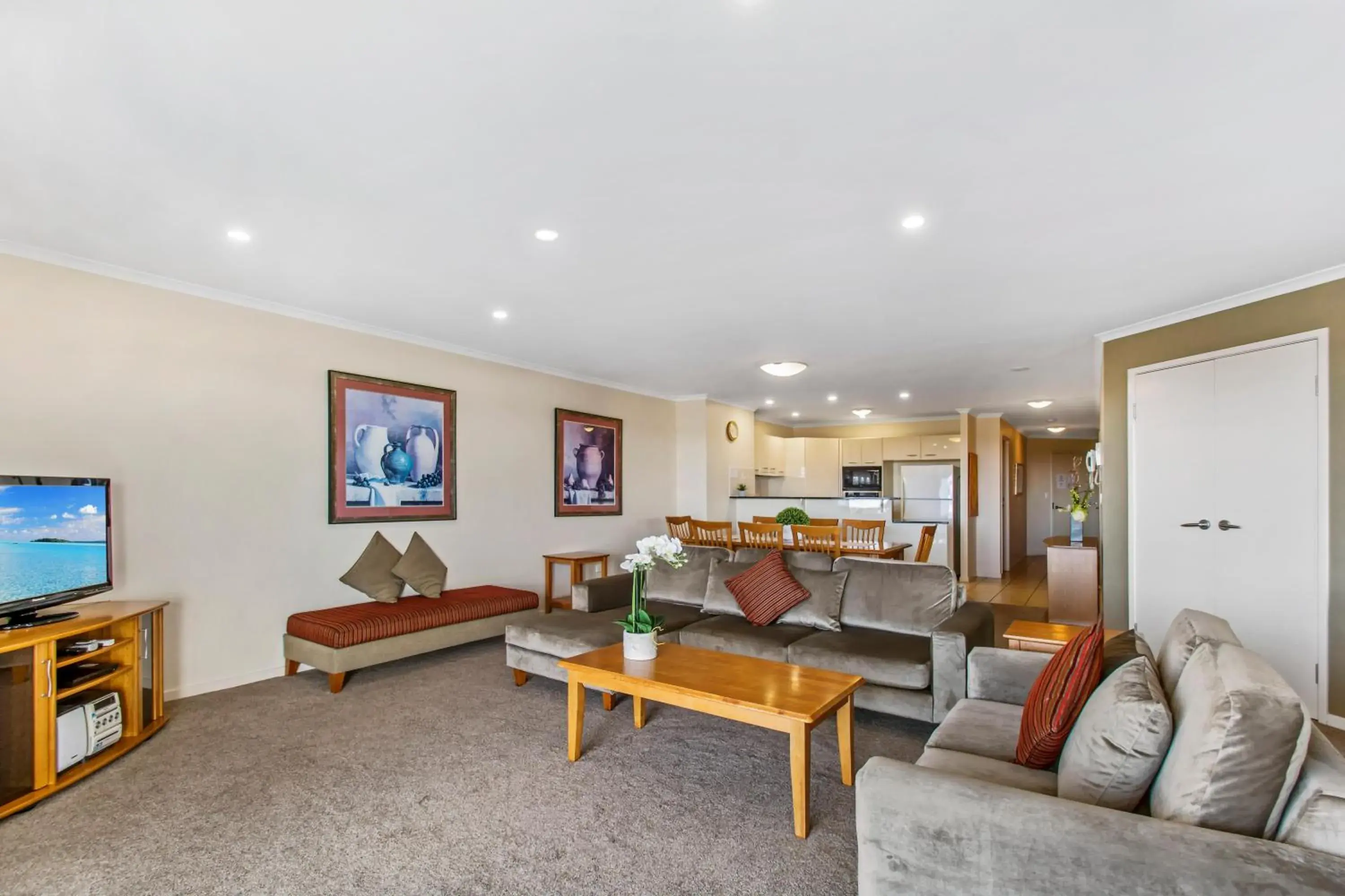 Two-Bedroom Apartment with Ocean View in Rovera Apartments Two-Bedroom Apartment with Ocean View in Rovera Apartments