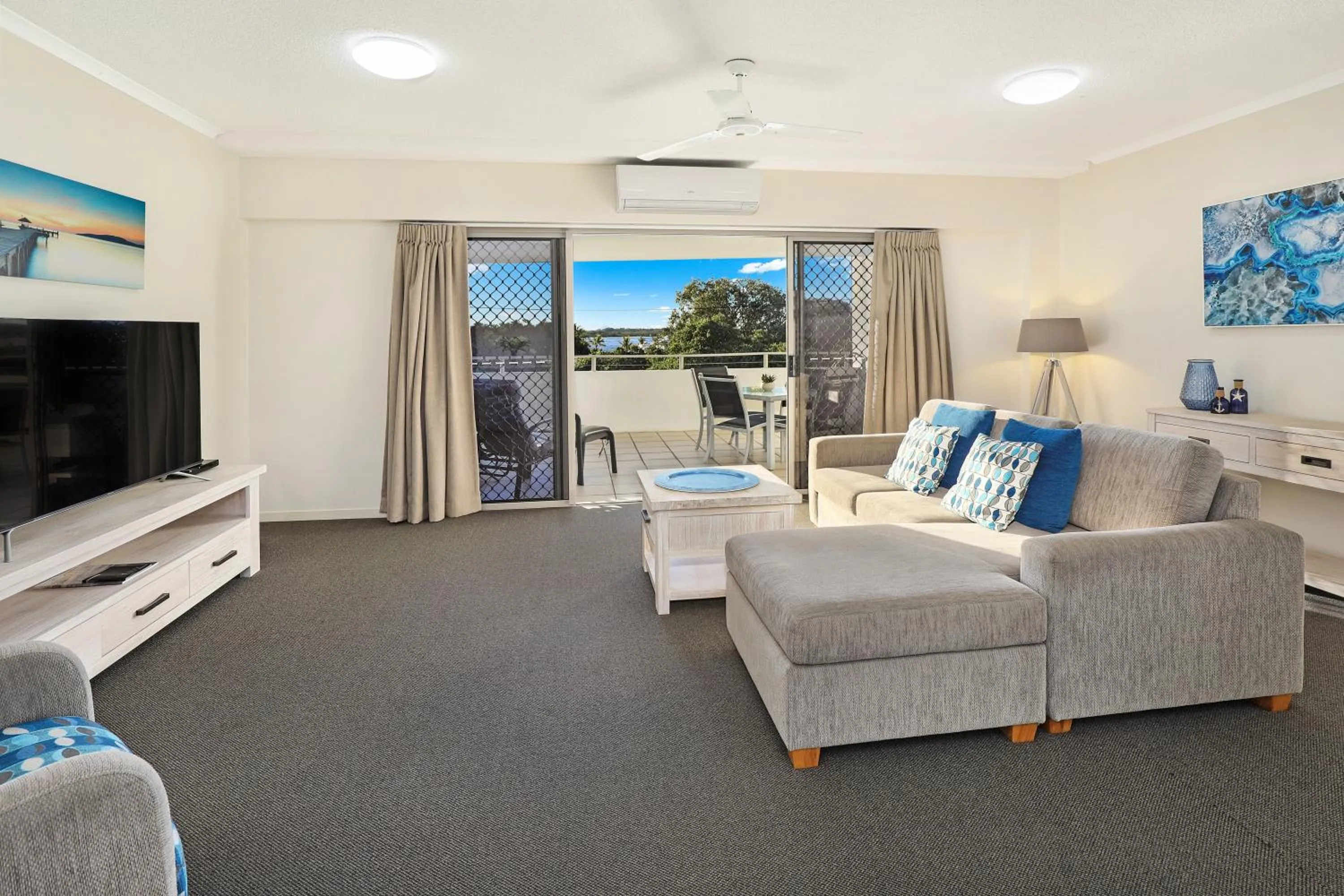 TV and multimedia in Rovera Apartments