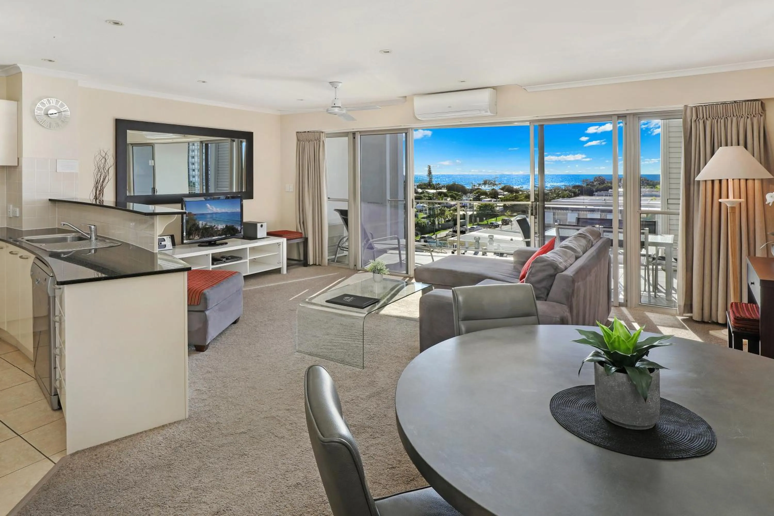 TV and multimedia in Rovera Apartments