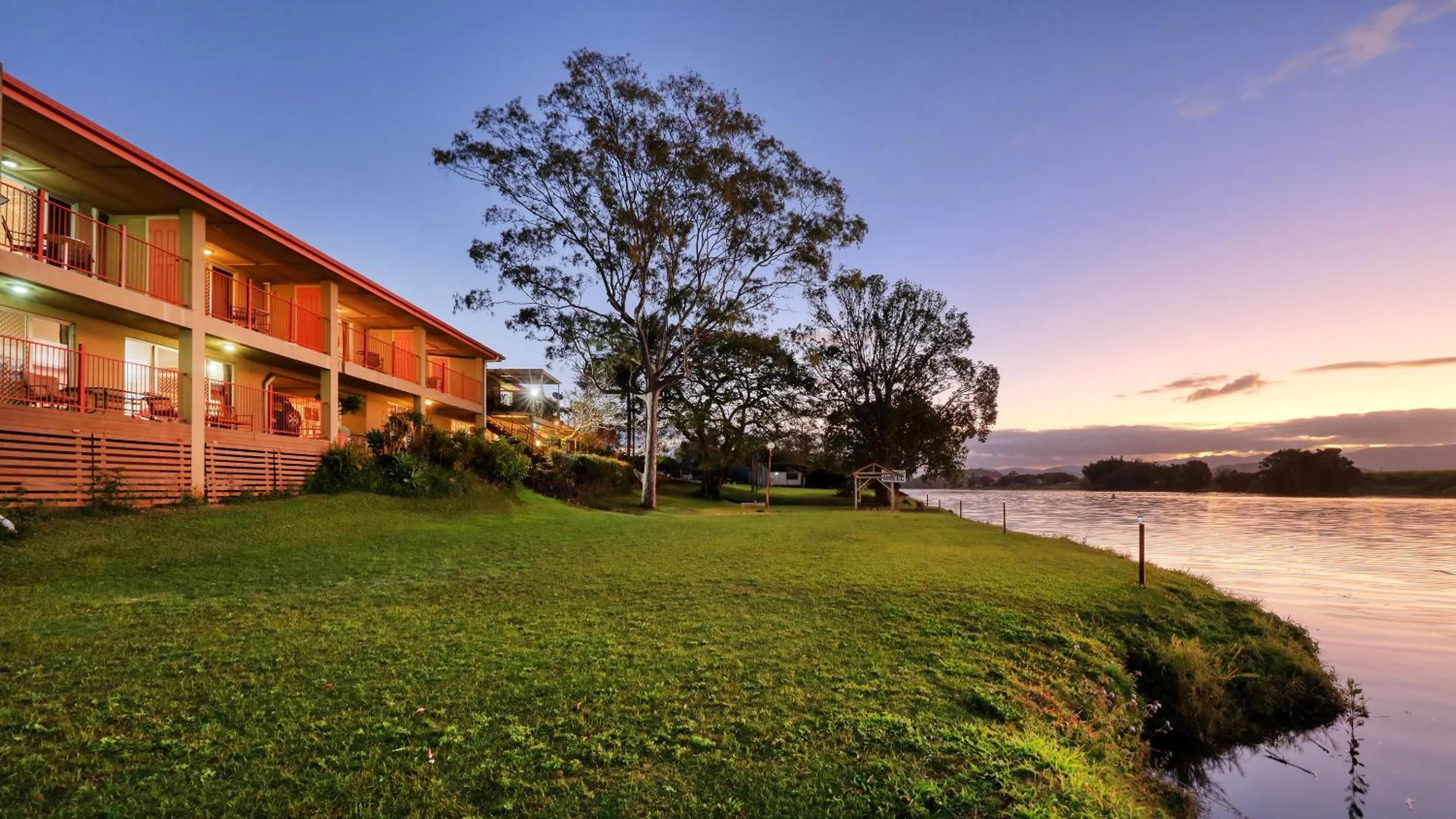Garden in Tweed River Motel