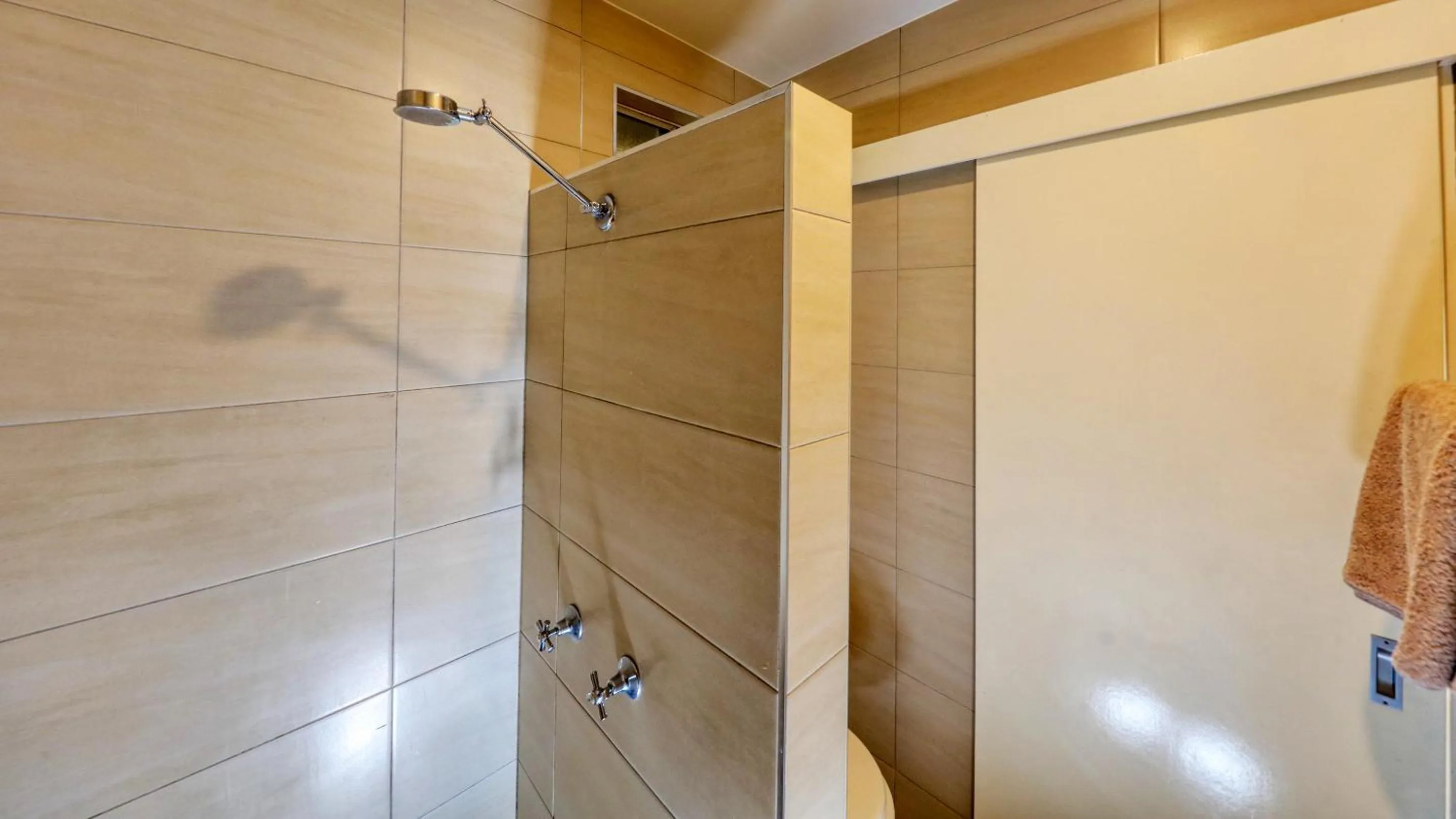 Shower in Tweed River Motel