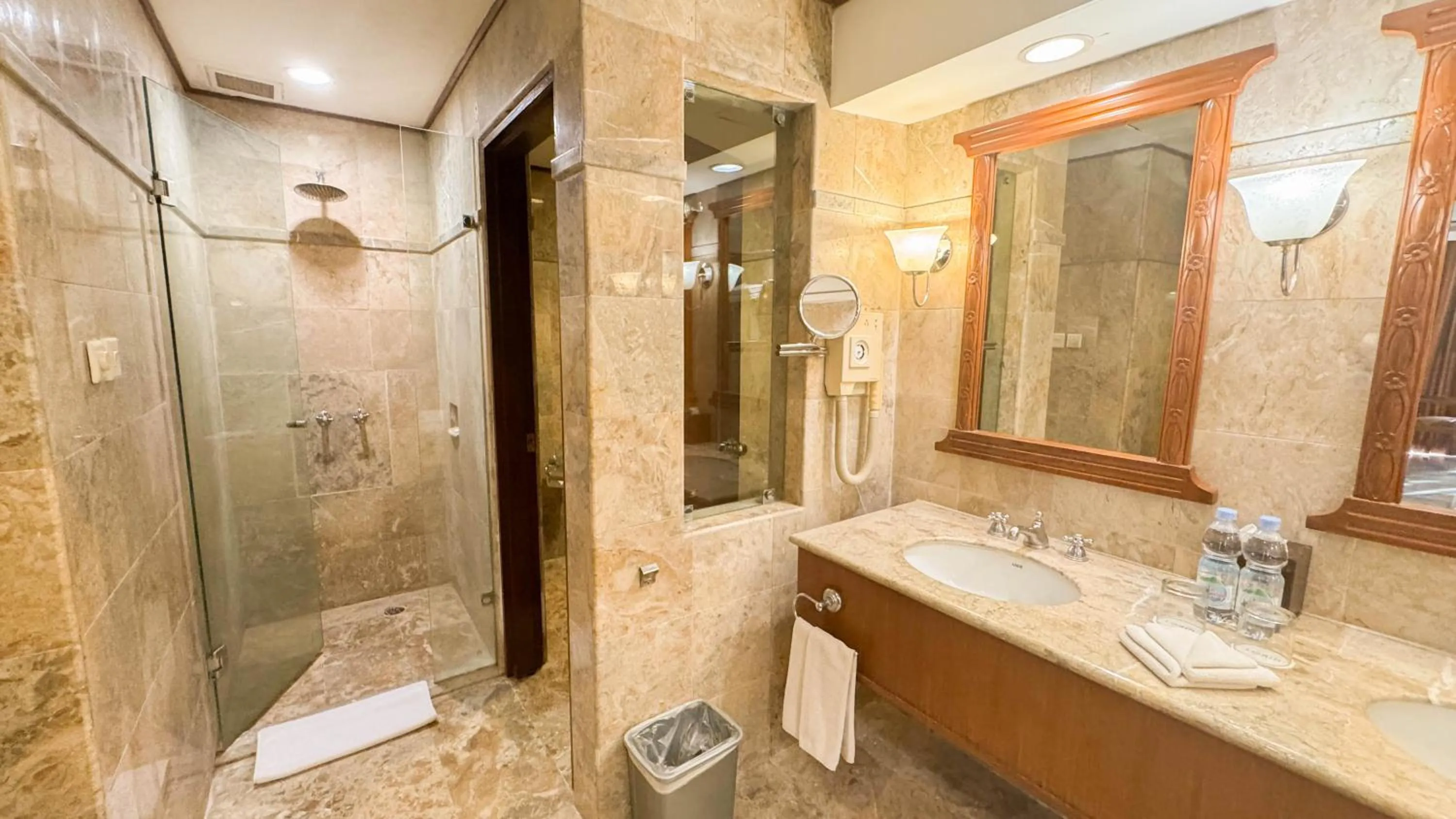 Bathroom in Lorin Solo Hotel