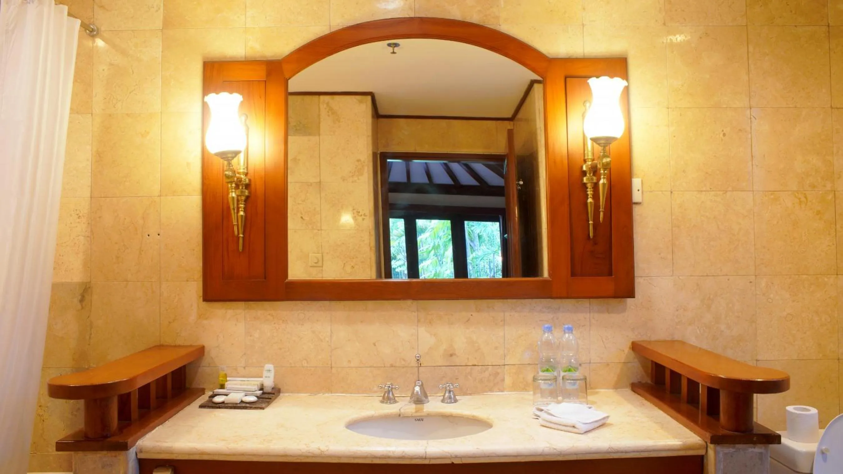 Bathroom in Lorin Solo Hotel