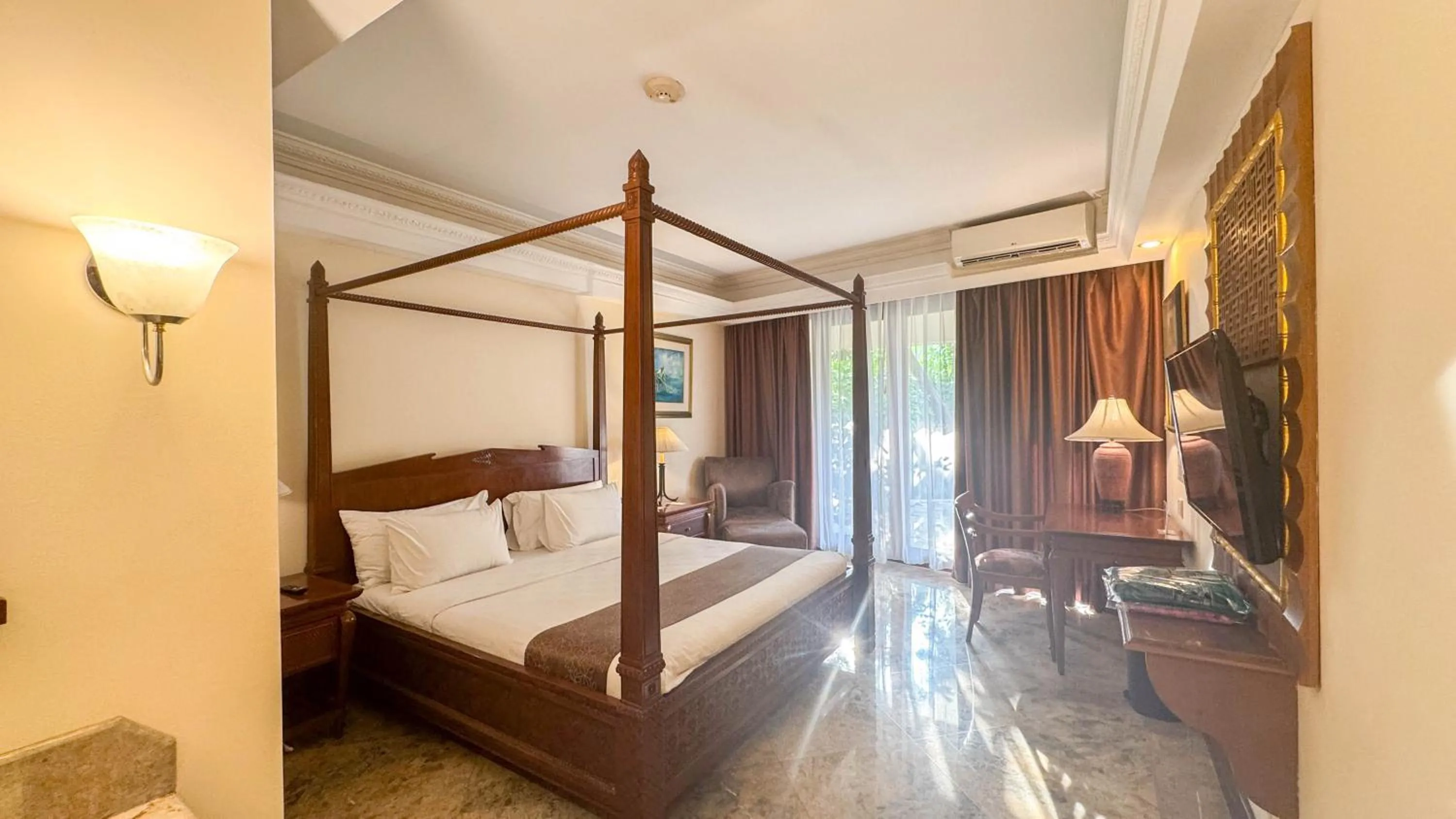 Bedroom, Bed in Lorin Solo Hotel