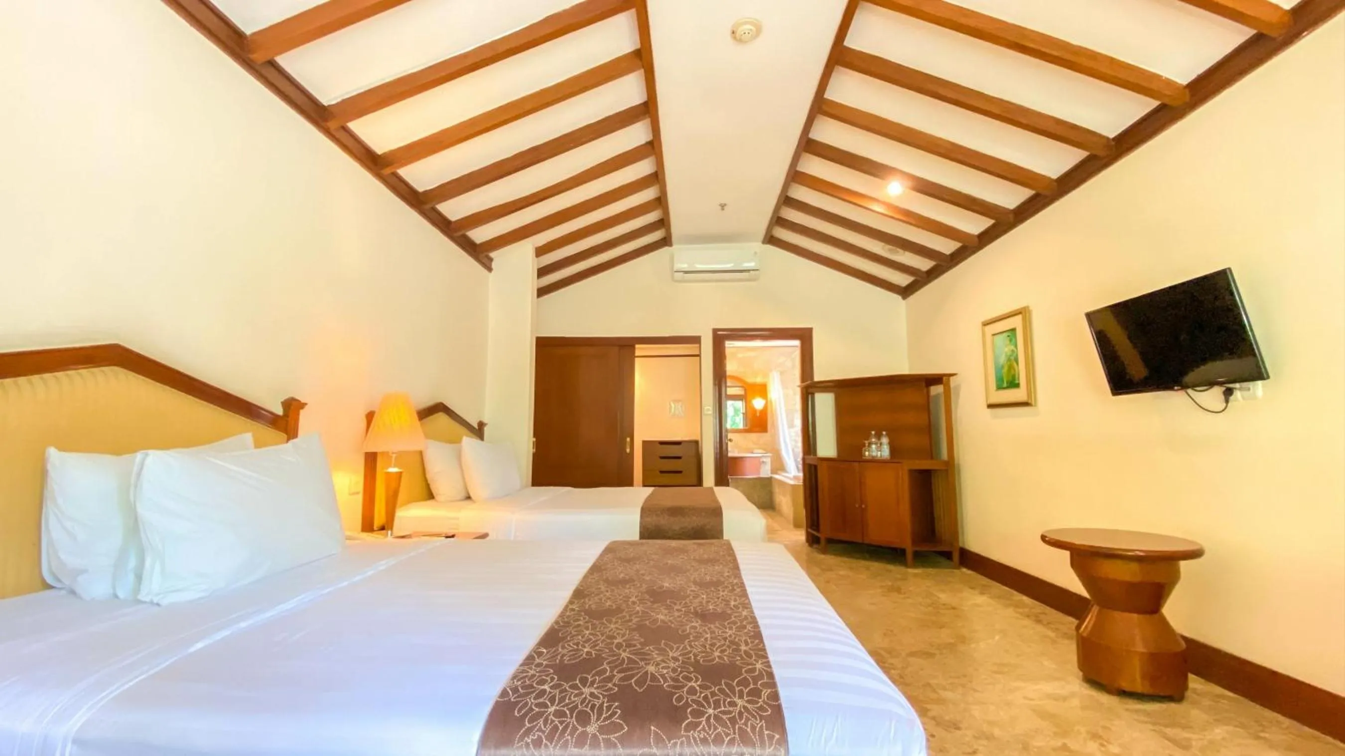 Bedroom, Bed in Lorin Solo Hotel