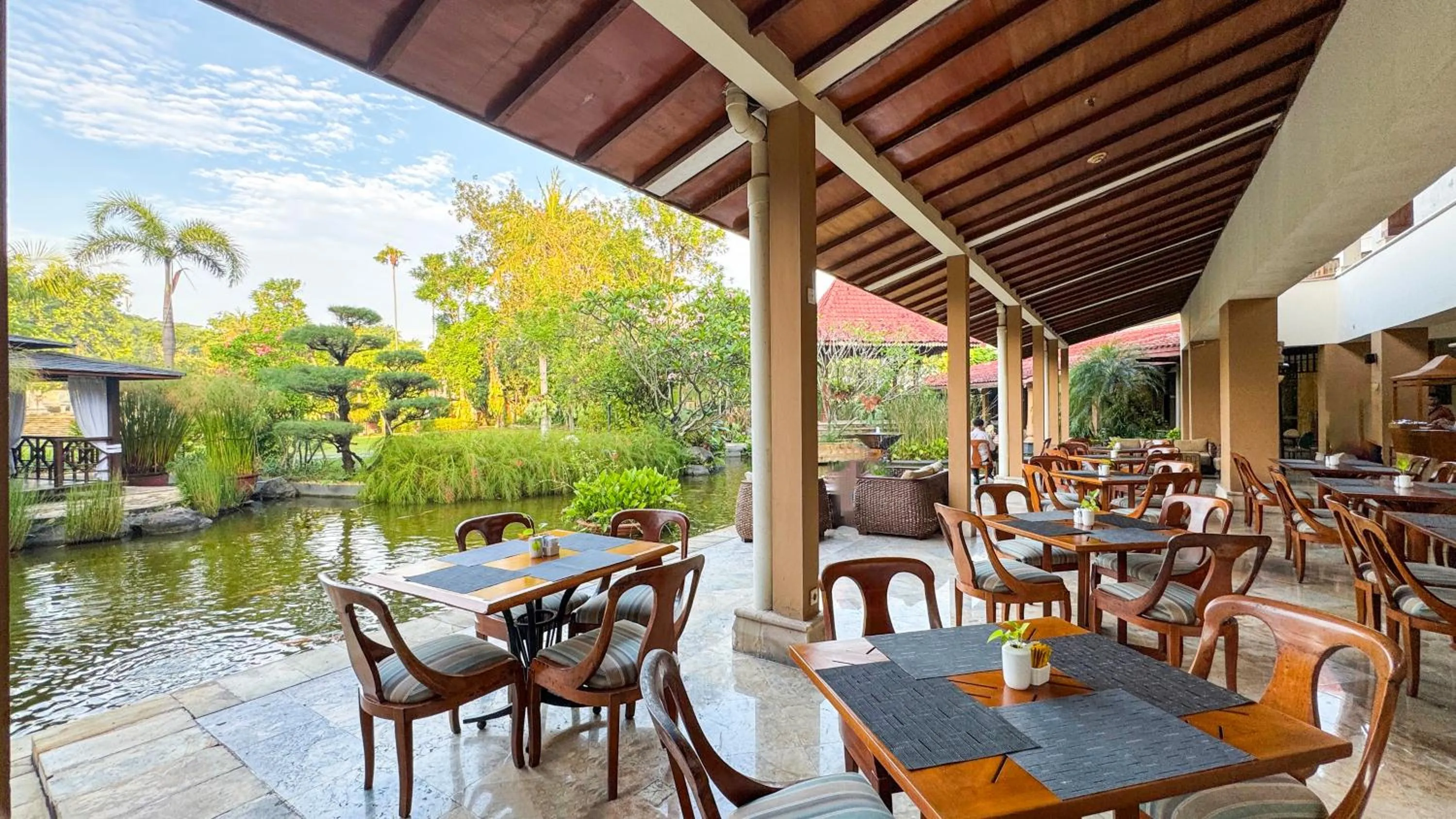 Restaurant/places to eat in Lorin Solo Hotel