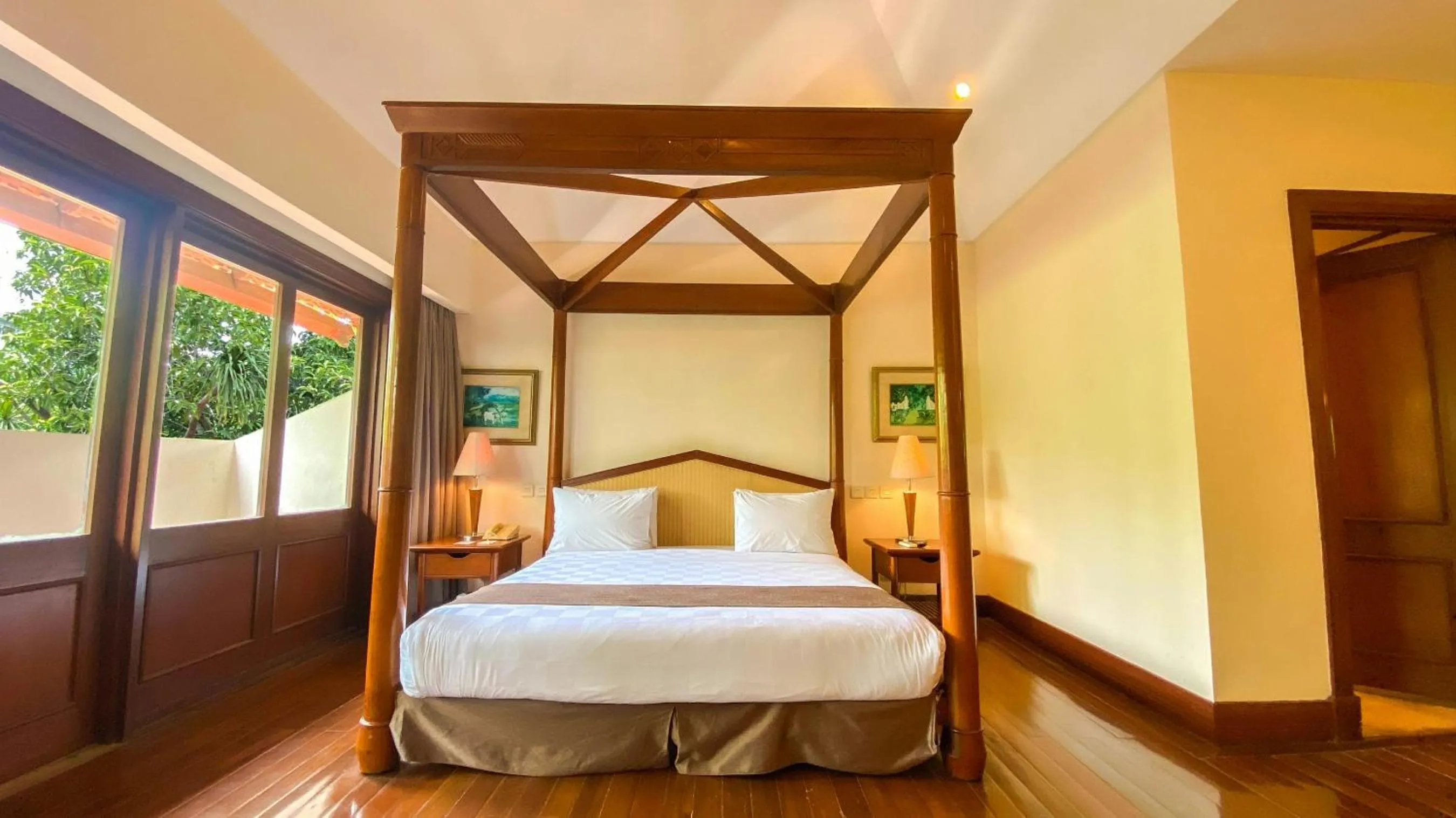 Bedroom, Bed in Lorin Solo Hotel