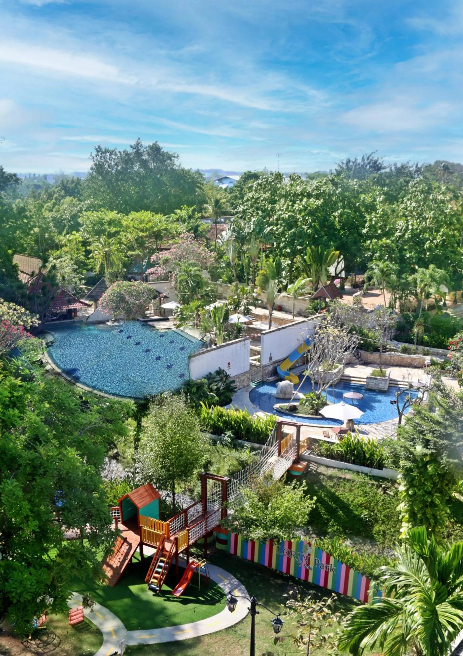 Swimming pool in Lorin Solo Hotel