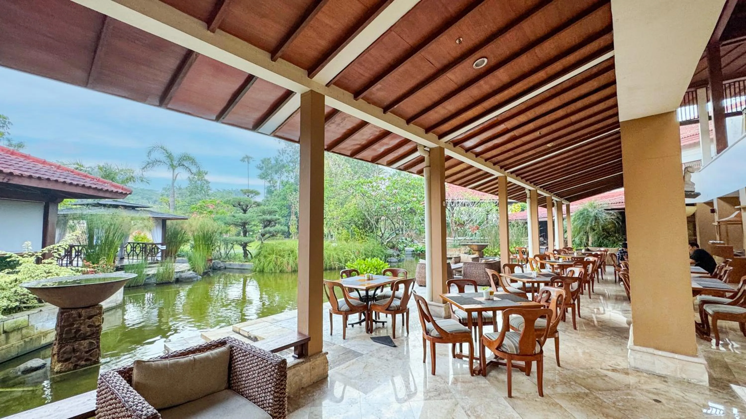 Restaurant/places to eat in Lorin Solo Hotel