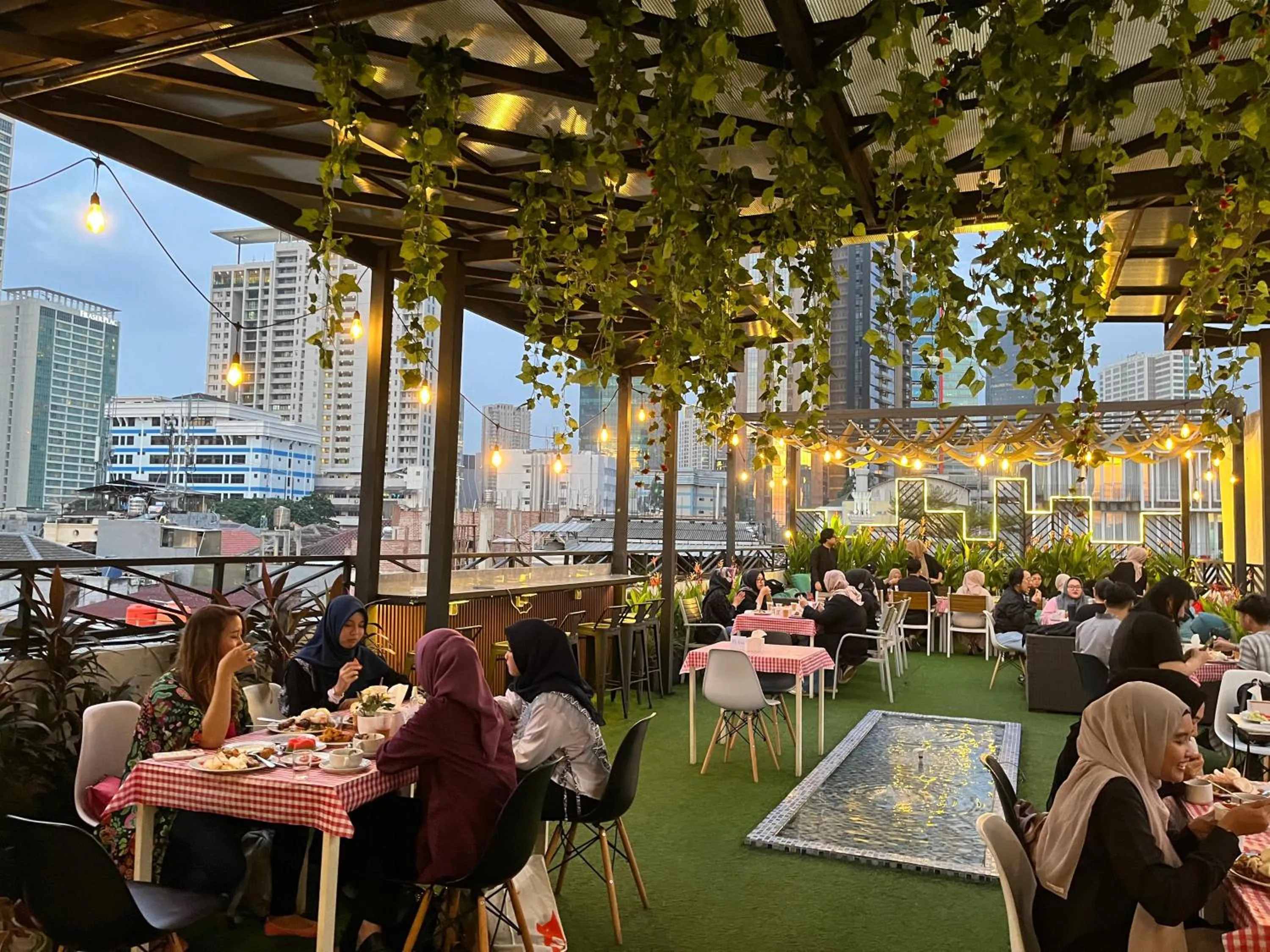 Restaurant/places to eat in D'Bamboo Suites