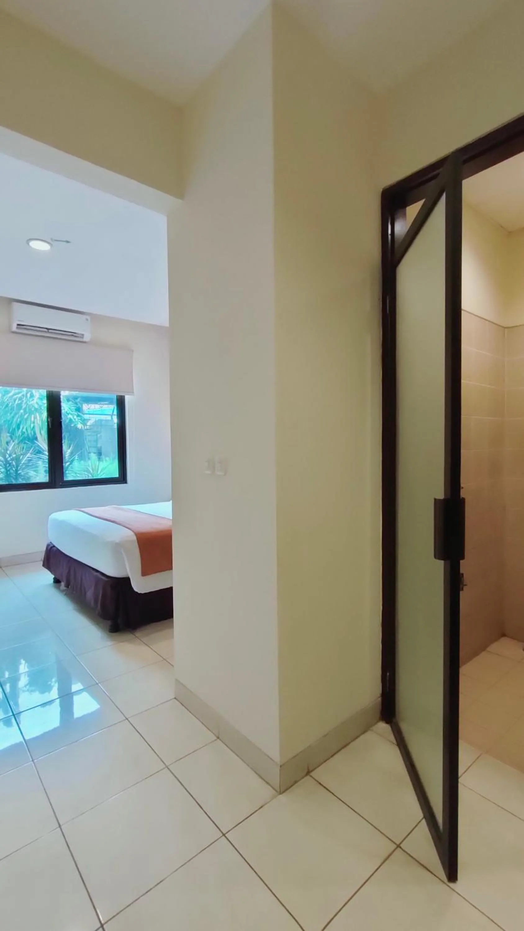 Bathroom, Bed in D'Bamboo Suites