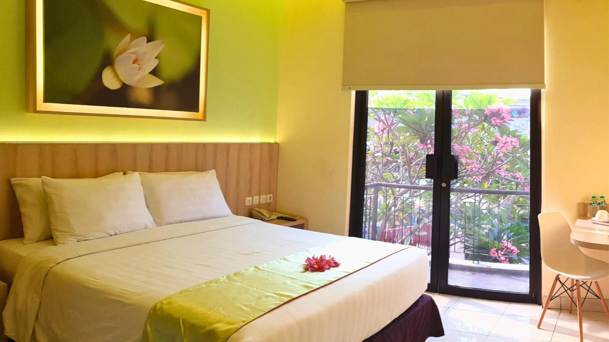 Balcony/Terrace, Bed in D'Bamboo Suites