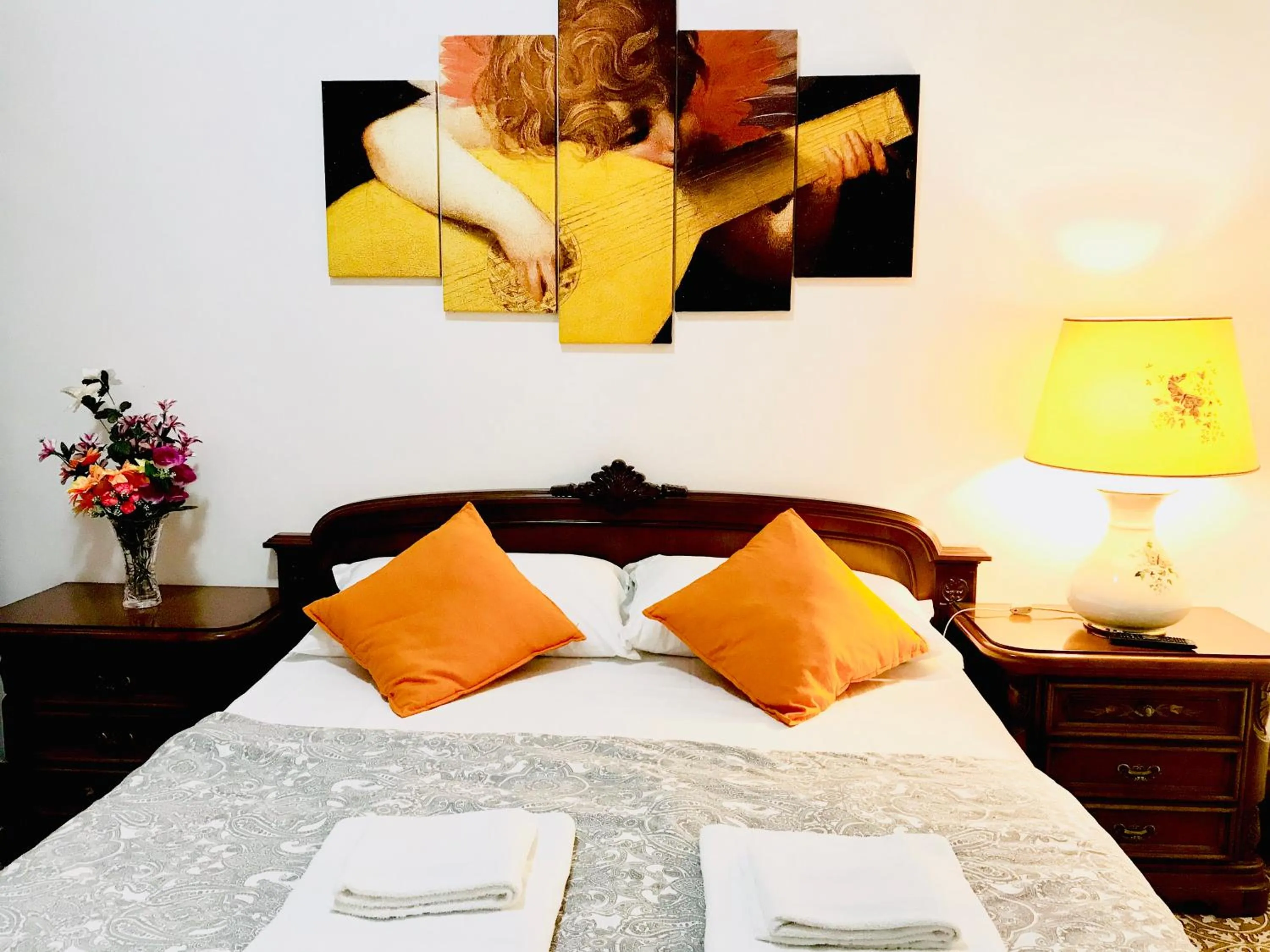 Bedroom, Bed in COLOSSEUM LUXURY ROOM