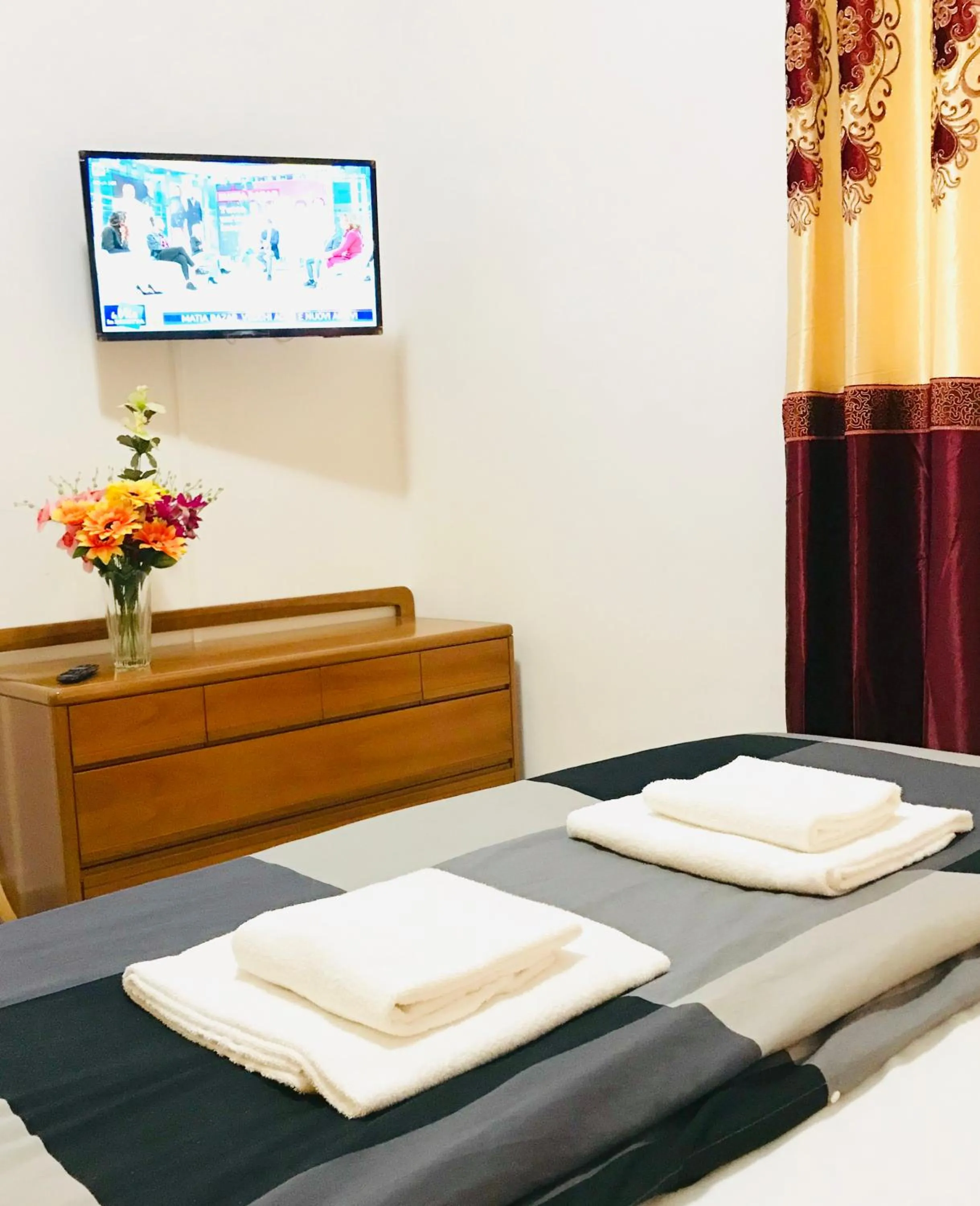 TV and multimedia, Bed in COLOSSEUM LUXURY ROOM