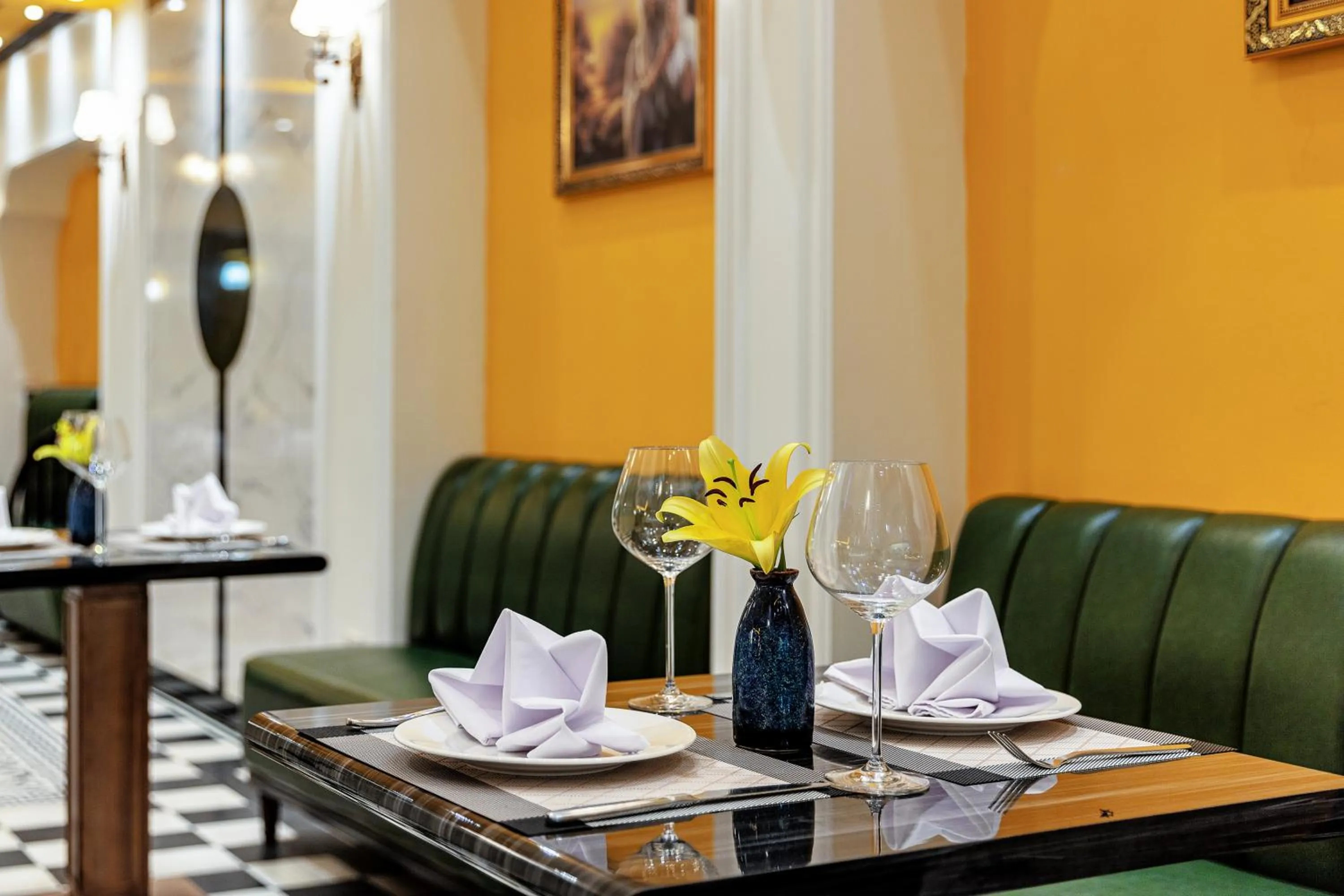 Restaurant/places to eat in Minerva Church Hotel