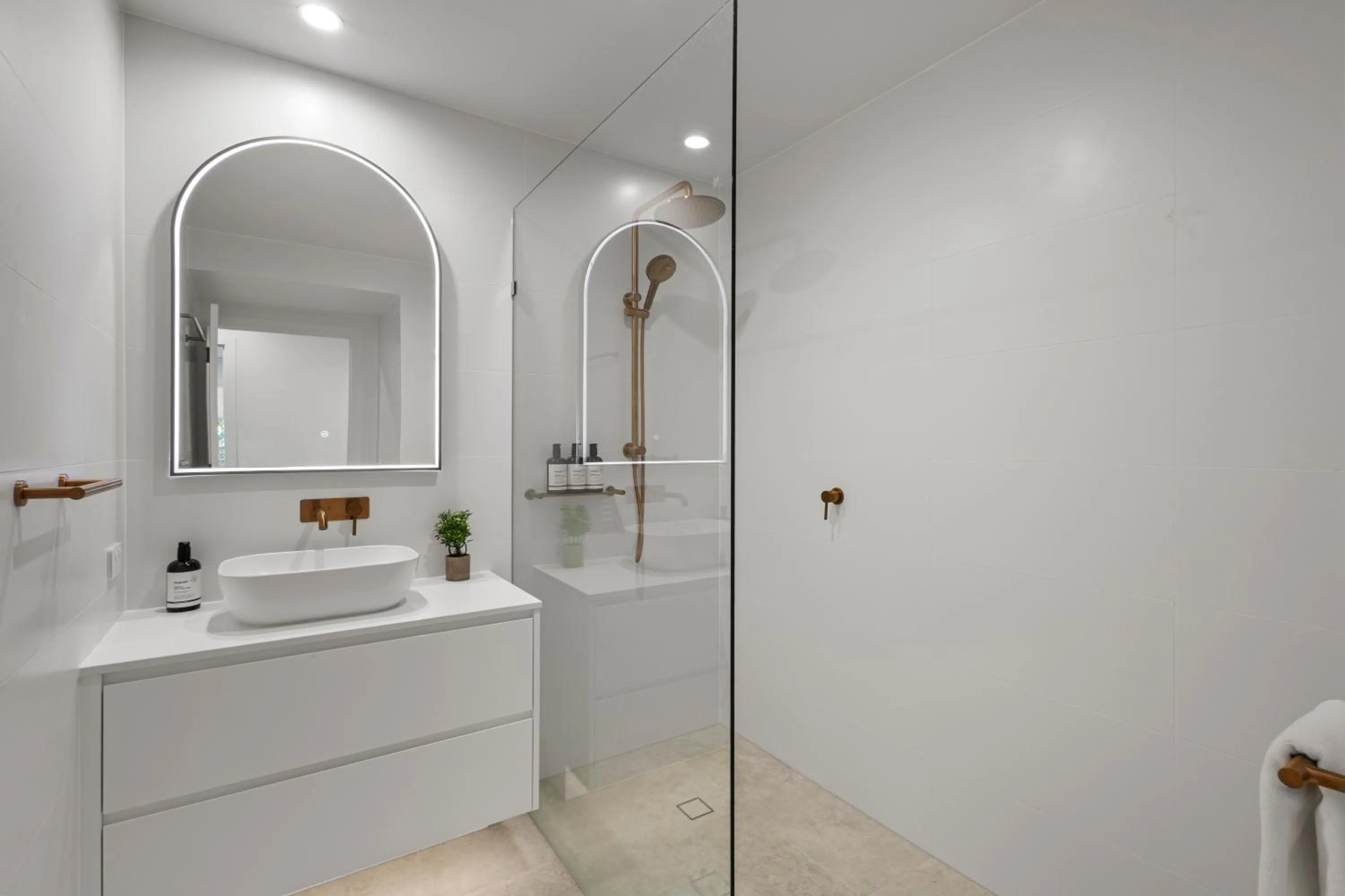 Shower in Sunshine Vista