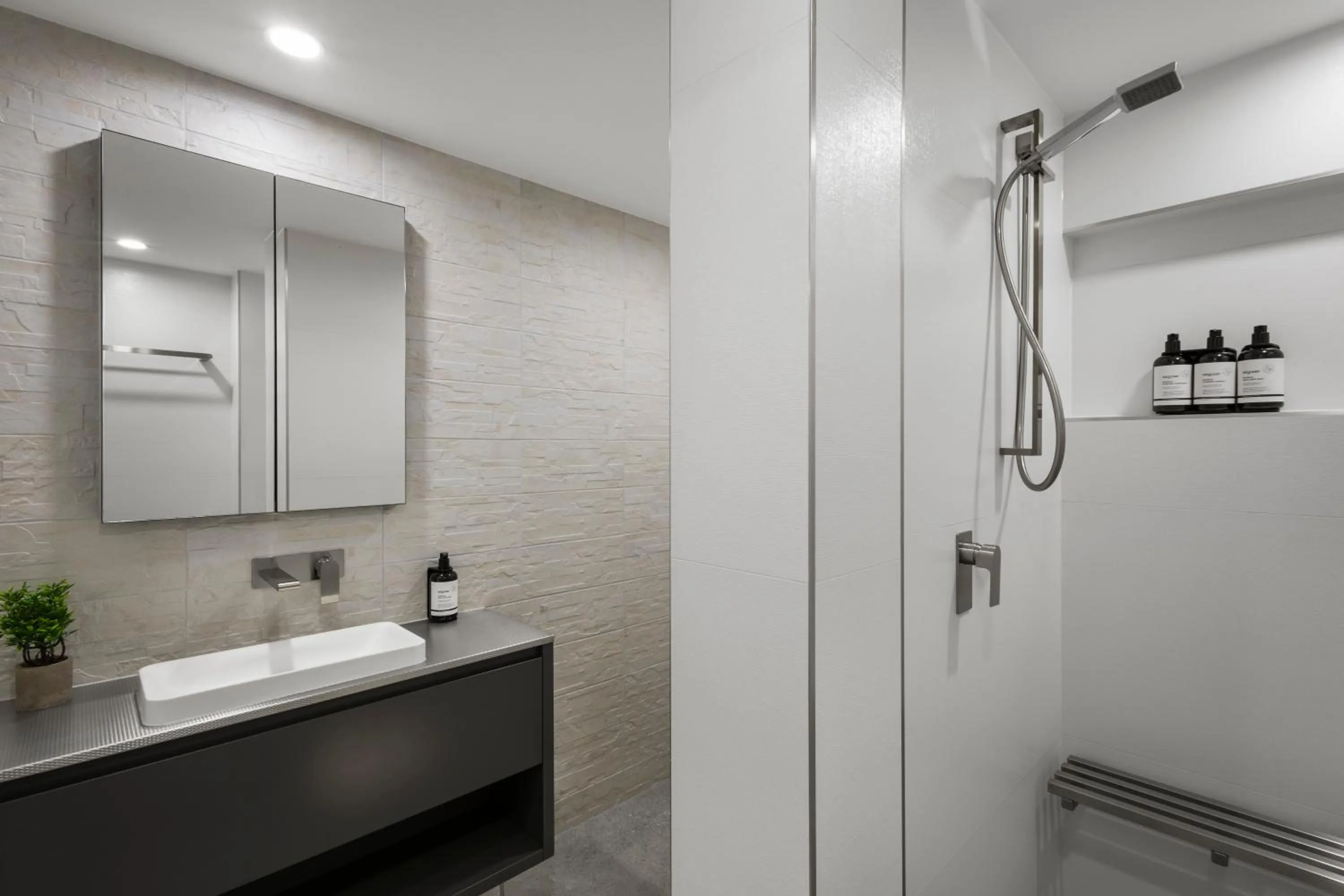 Shower in Sunshine Vista