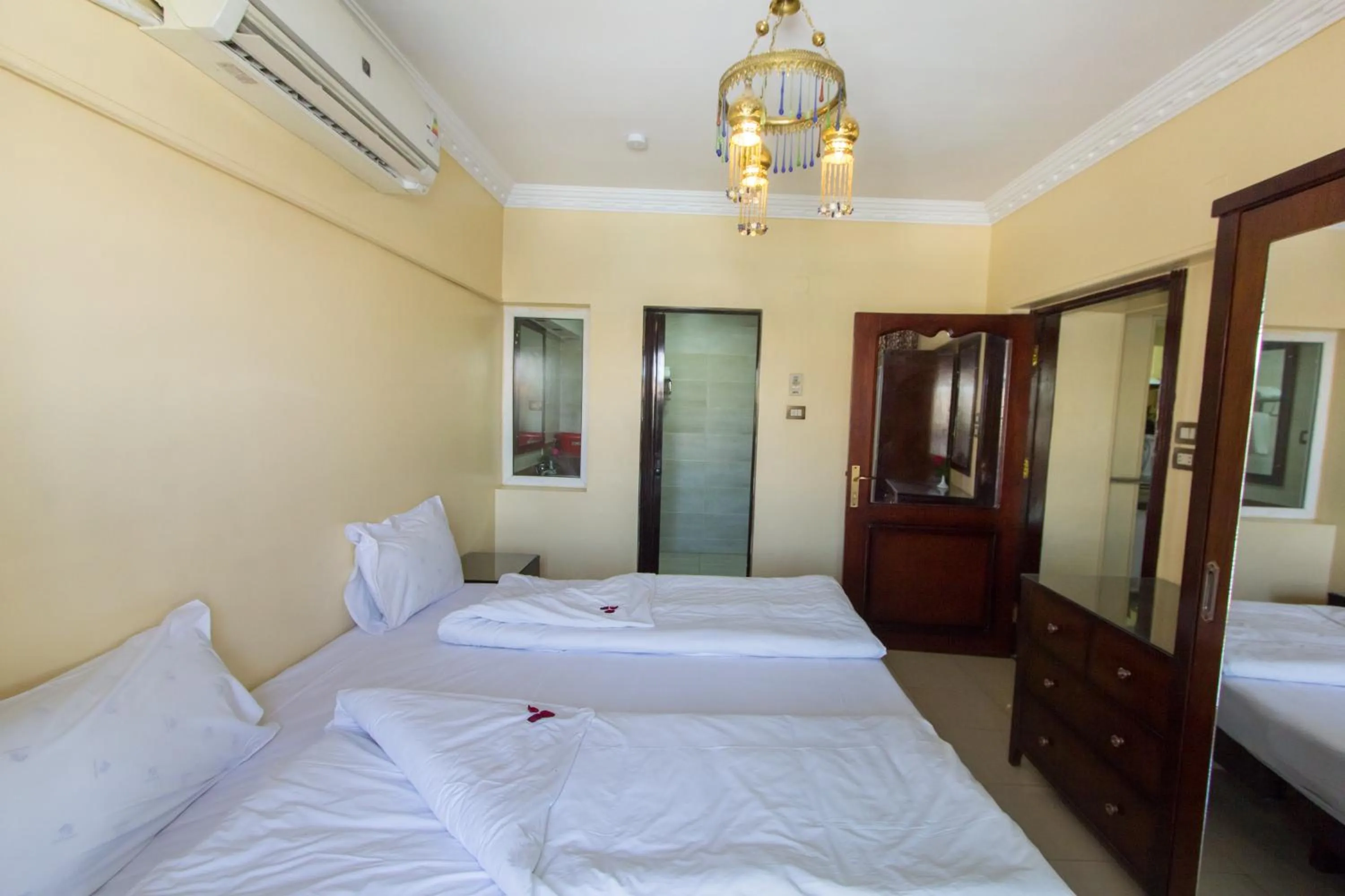 Photo of the whole room, Bed in Philae Hotel Aswan