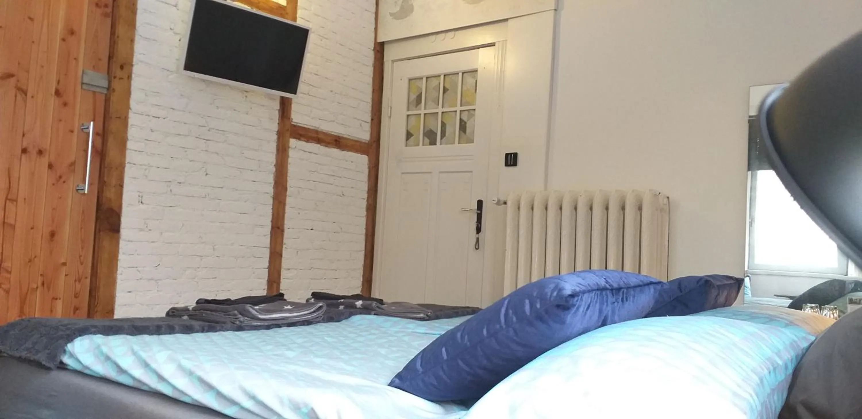 Photo of the whole room, Bed in Ahoi