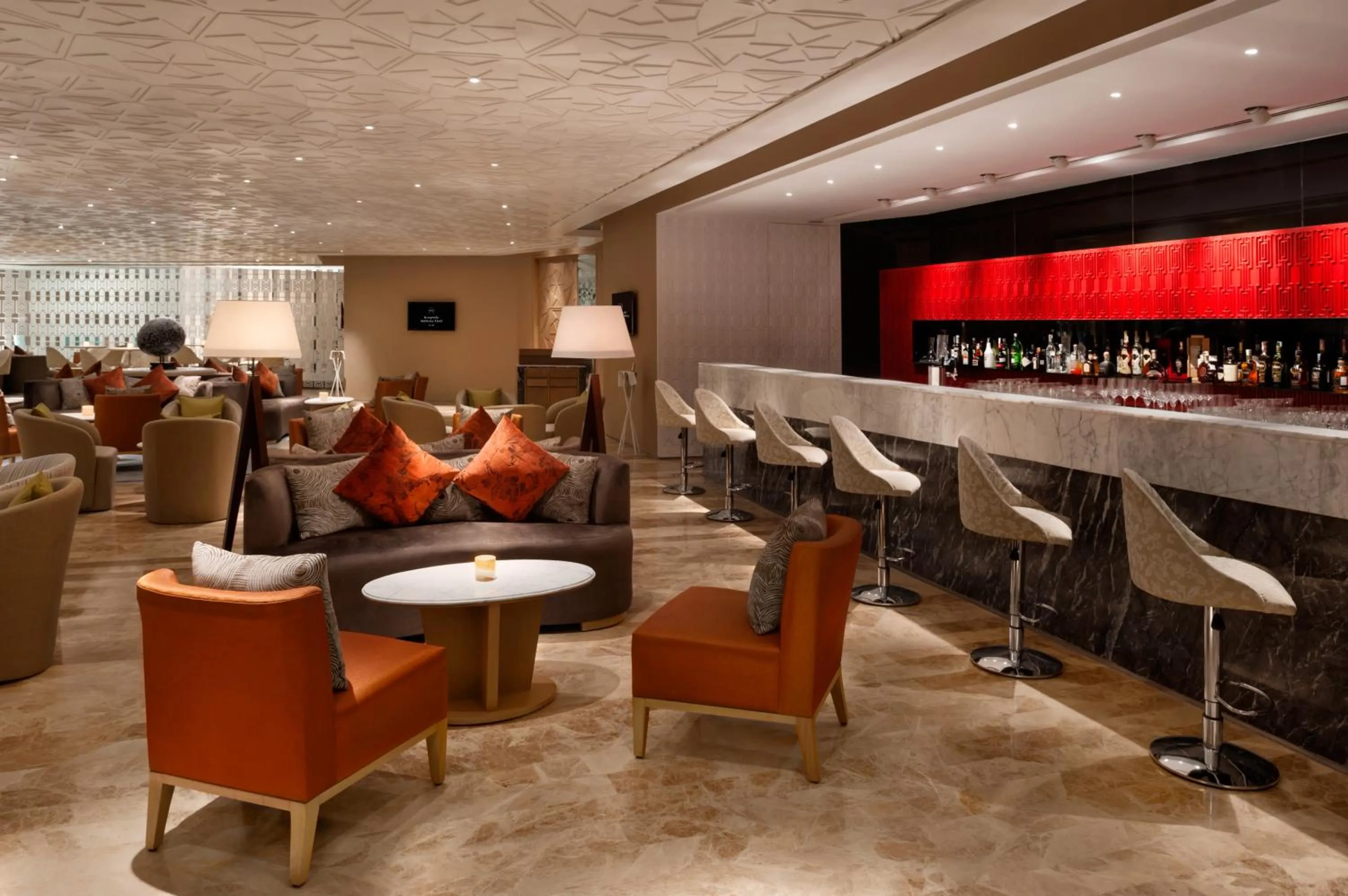 Lounge or bar in The Leela Ambience Convention Hotel Delhi