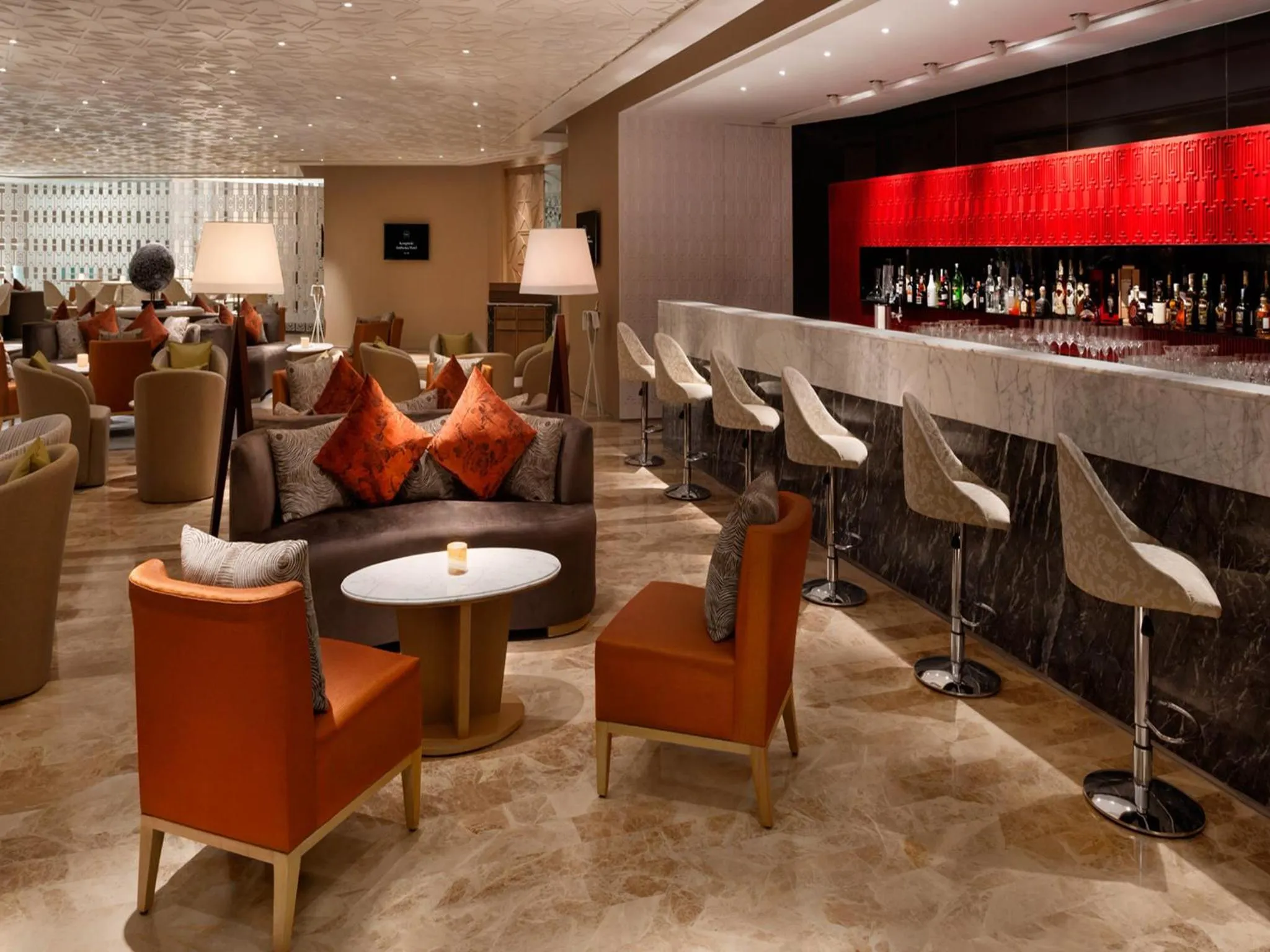 Lounge or bar in The Leela Ambience Convention Hotel Delhi