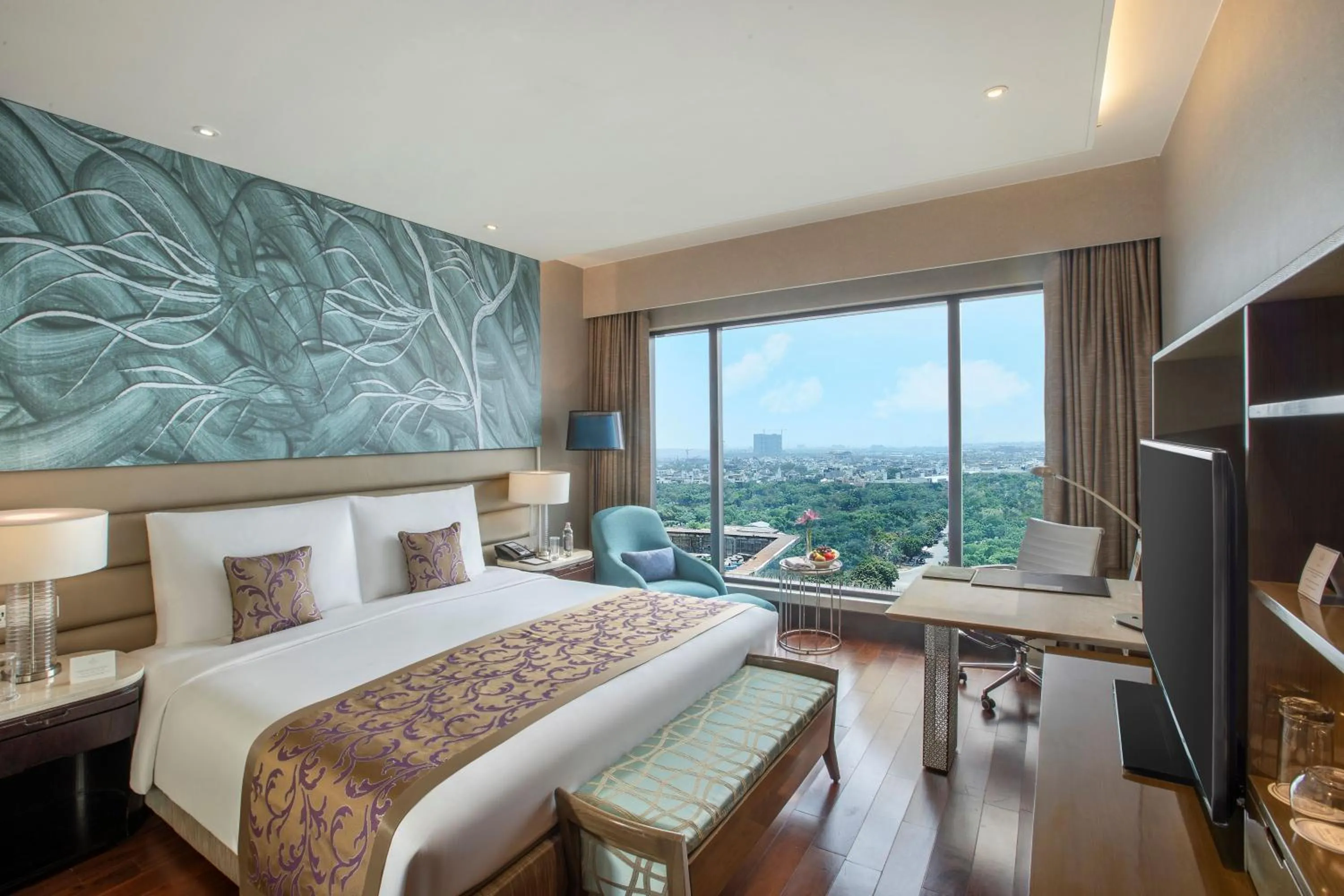 Bedroom, Bed in The Leela Ambience Convention Hotel Delhi