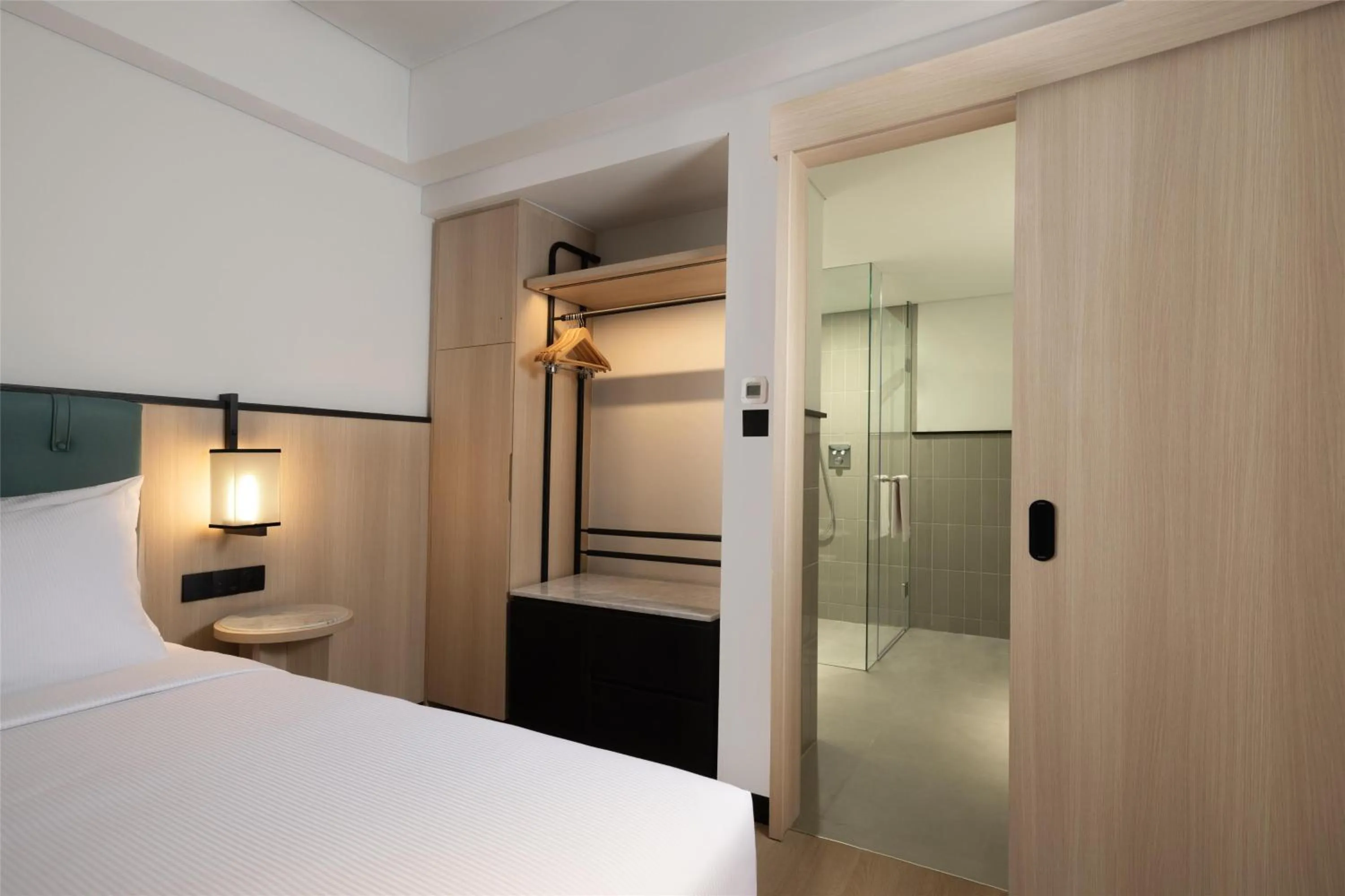 Bathroom, Bed in Hilton Garden Inn Bali Nusa Dua