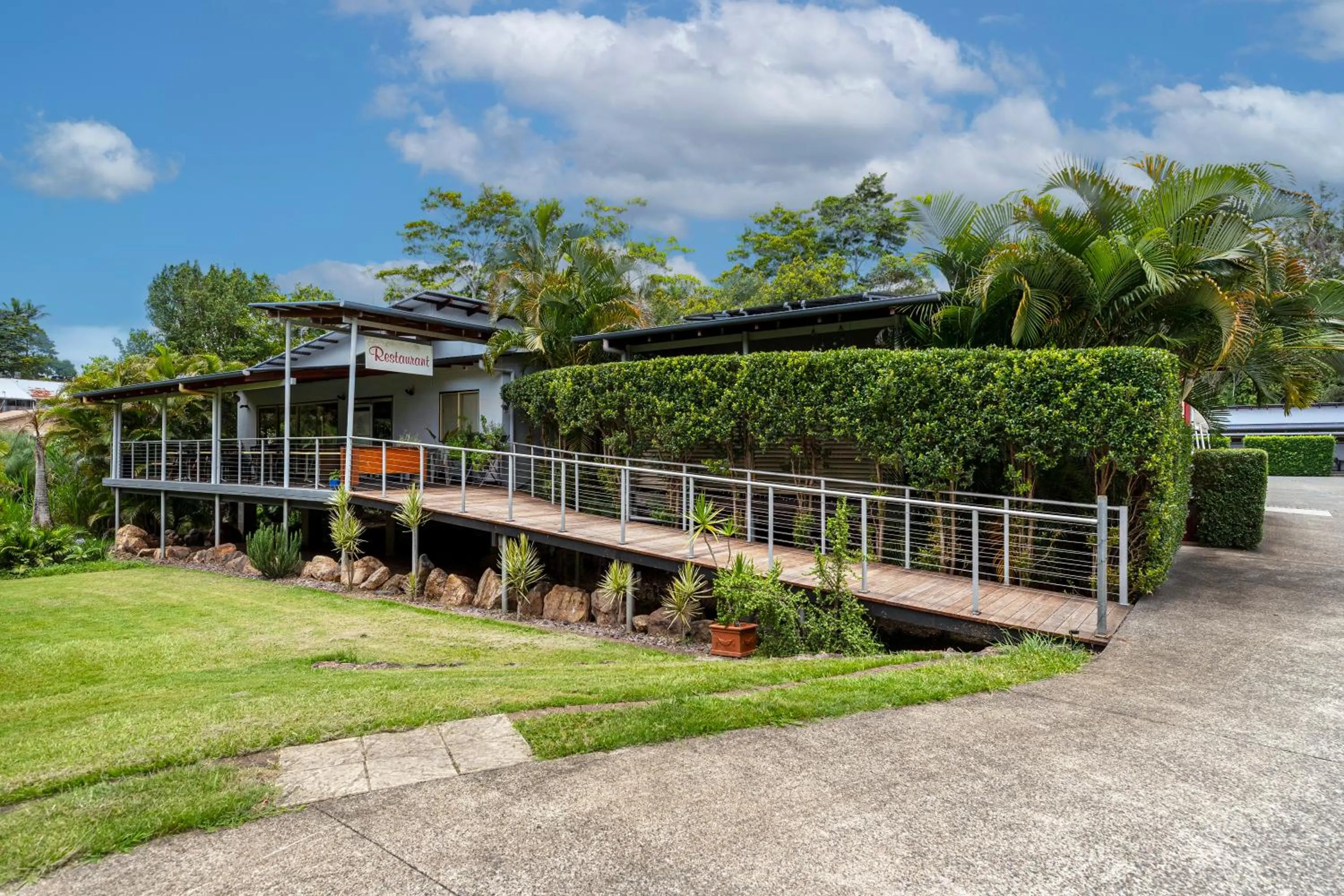 Property building in Red Bridge Motor Inn