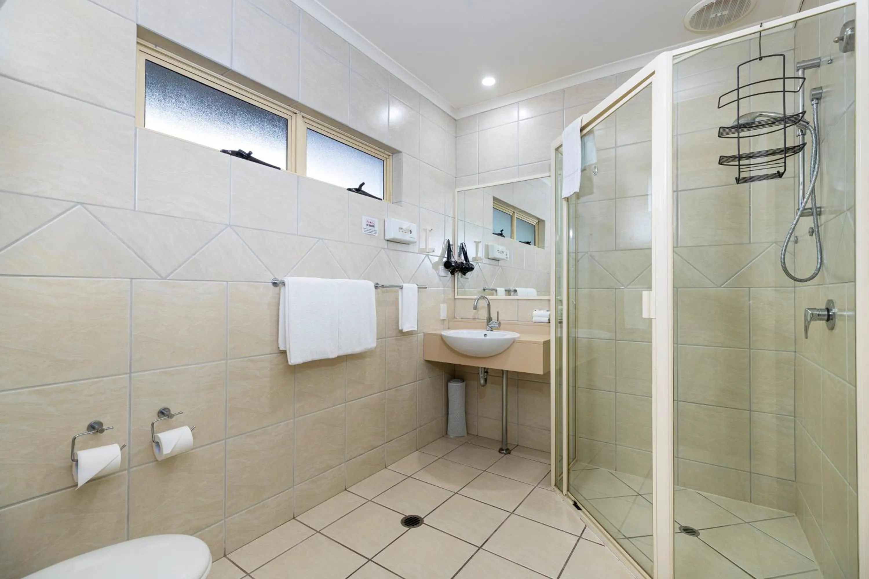 Bathroom in Red Bridge Motor Inn