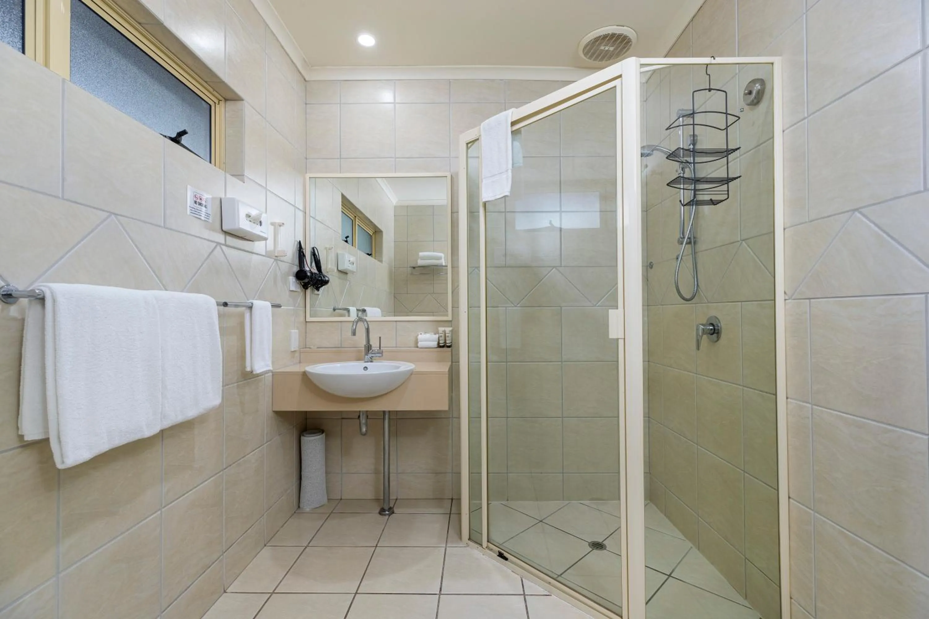 Bathroom in Red Bridge Motor Inn