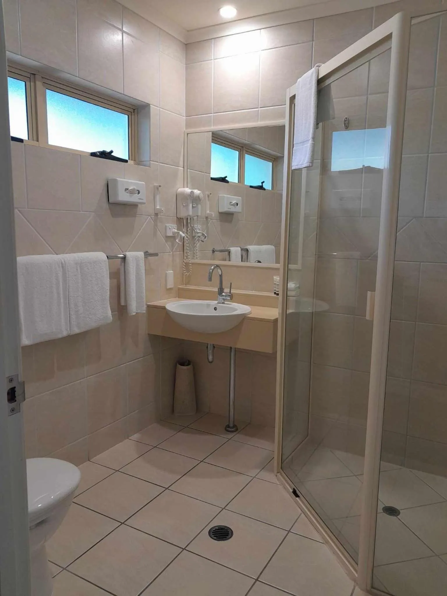 Bathroom in Red Bridge Motor Inn