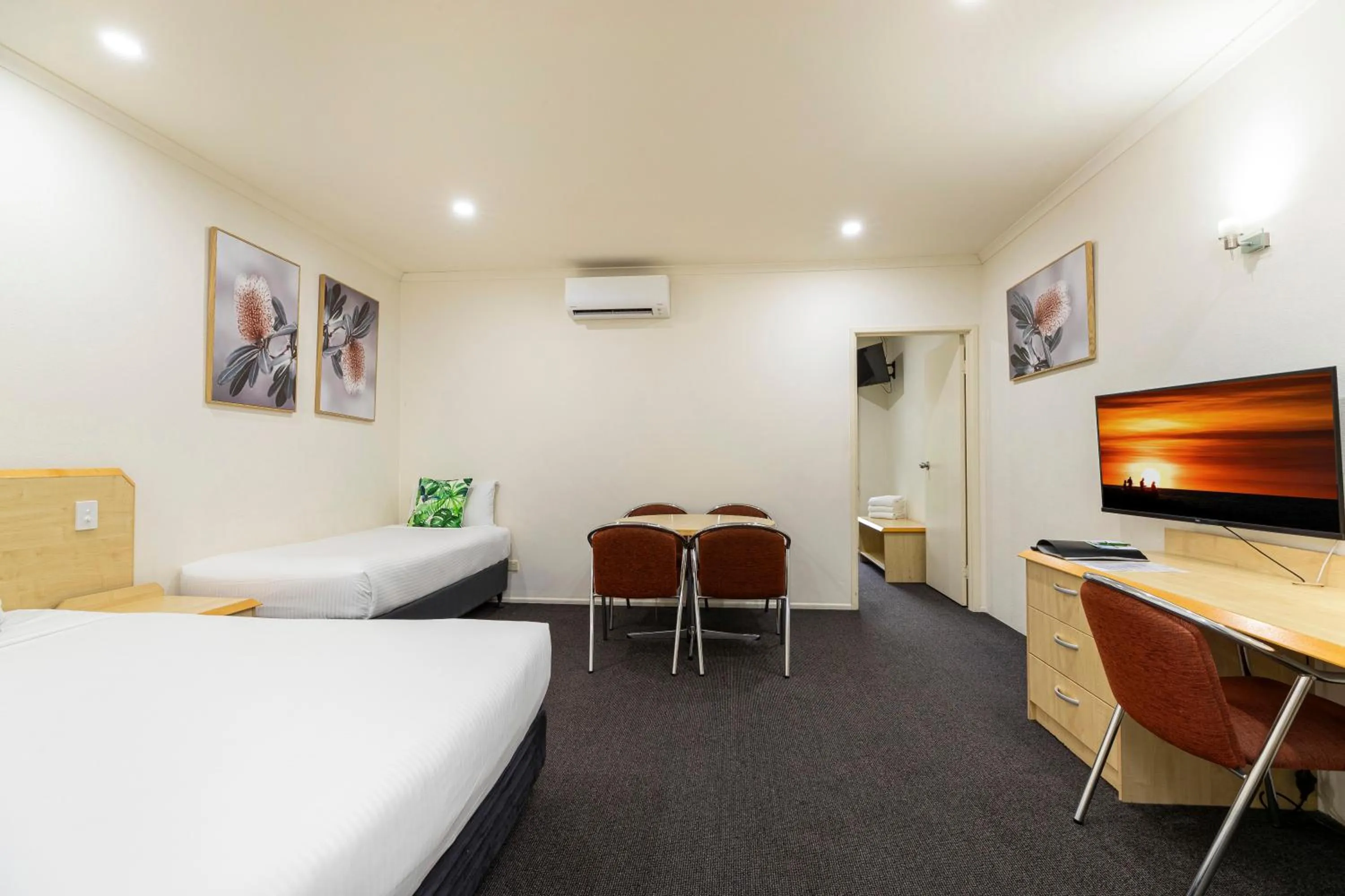 Bedroom, Bed in Red Bridge Motor Inn