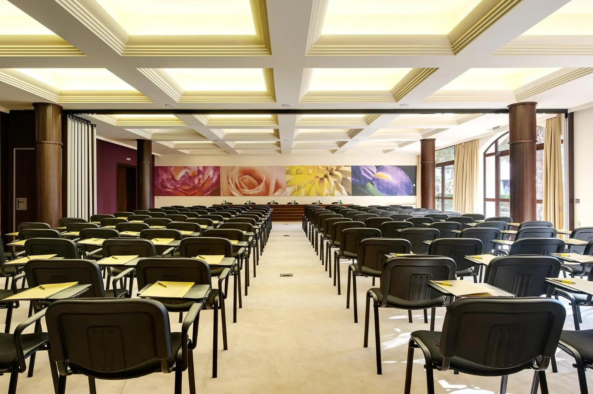 Business facilities in Barcelo Royal Beach Hotel