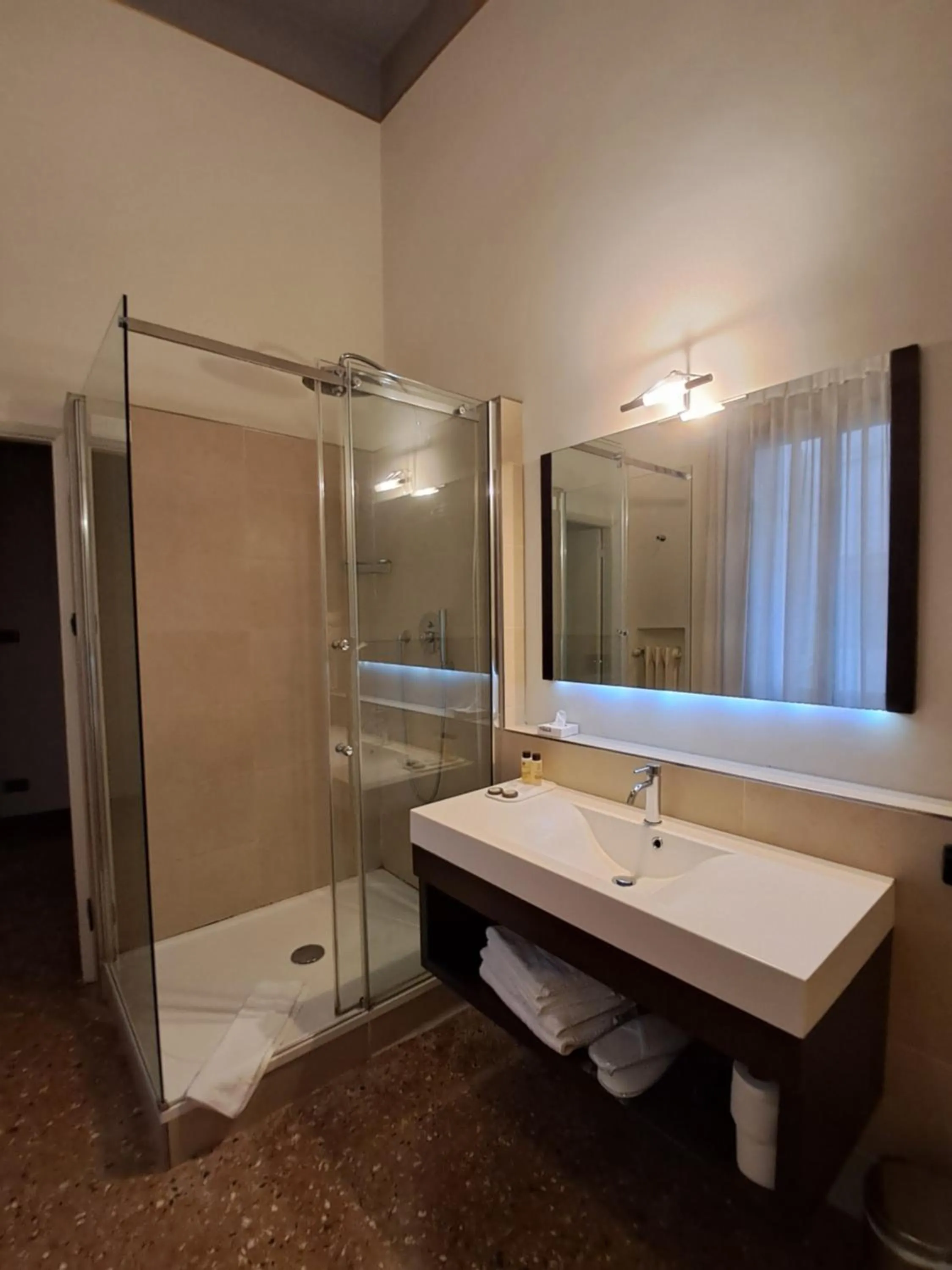 Shower in Ca' Cappellis