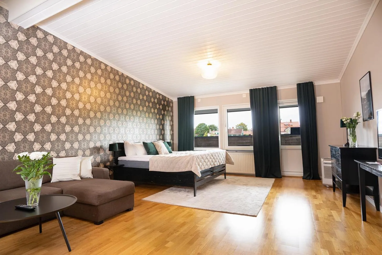 Living room, Bed in Hotell Ronja