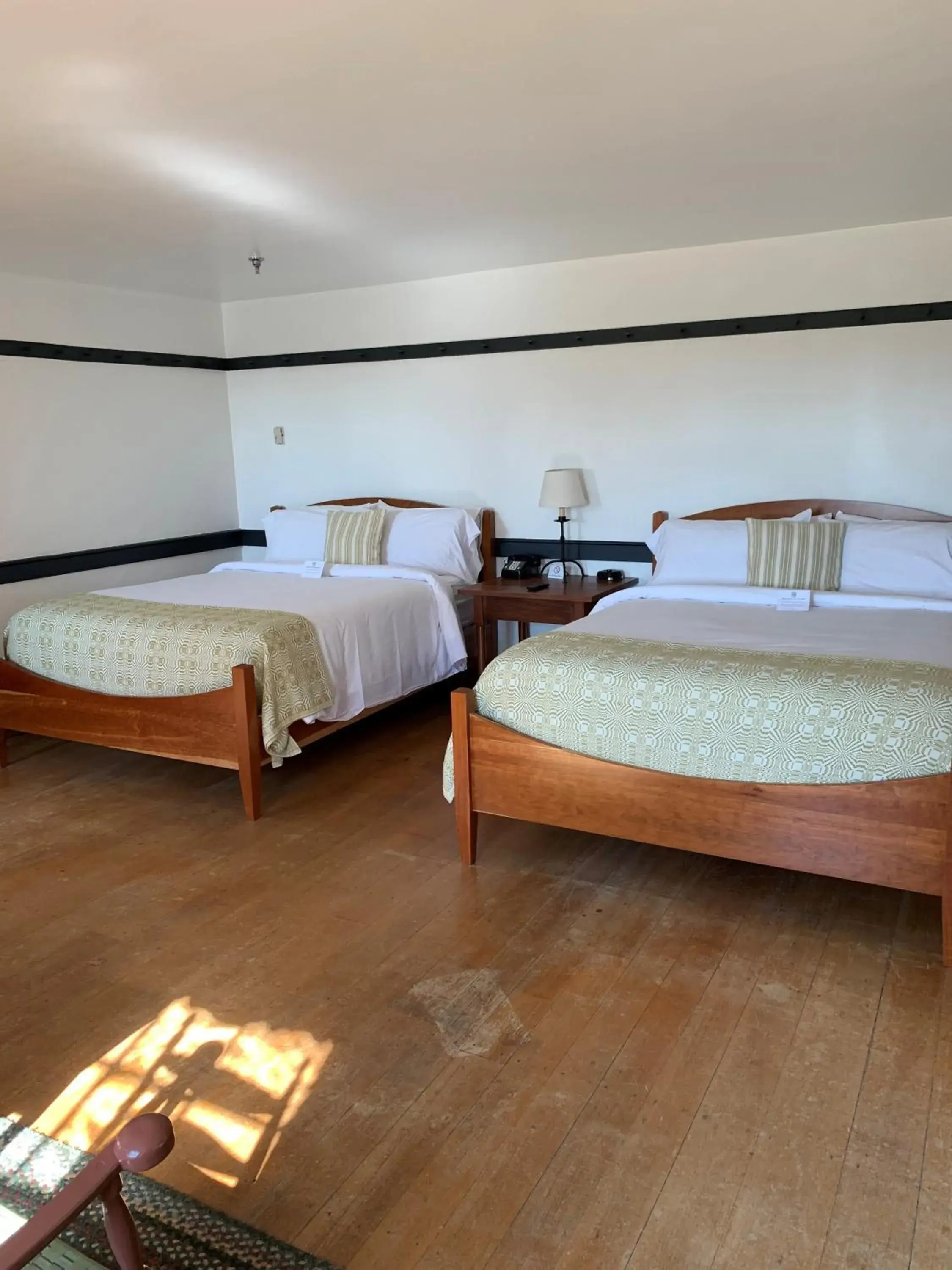 Deluxe Room in Shaker Village of Pleasant Hill Deluxe Room in Shaker Village of Pleasant Hill