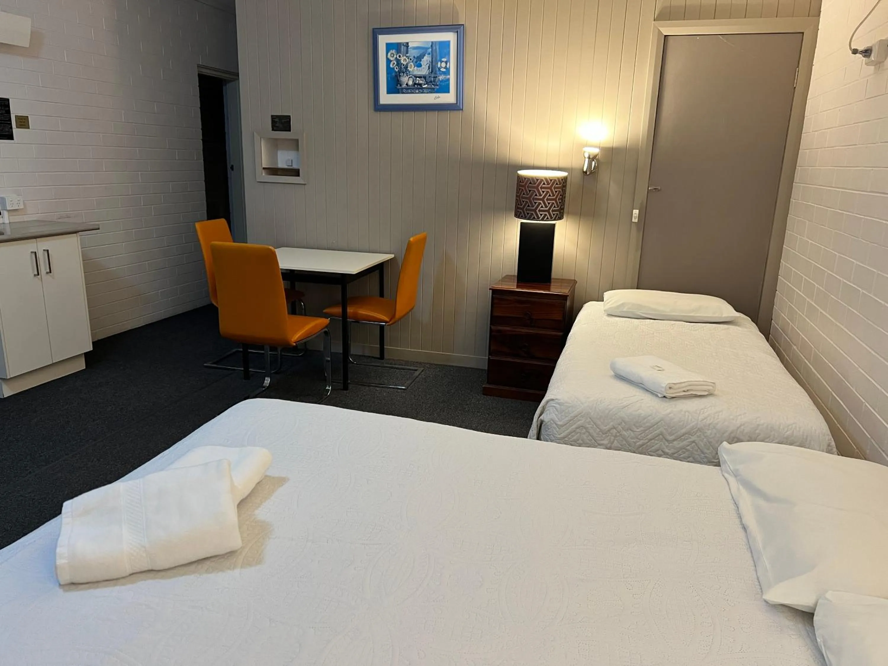 Bed in Bairnsdale Town Central Motel