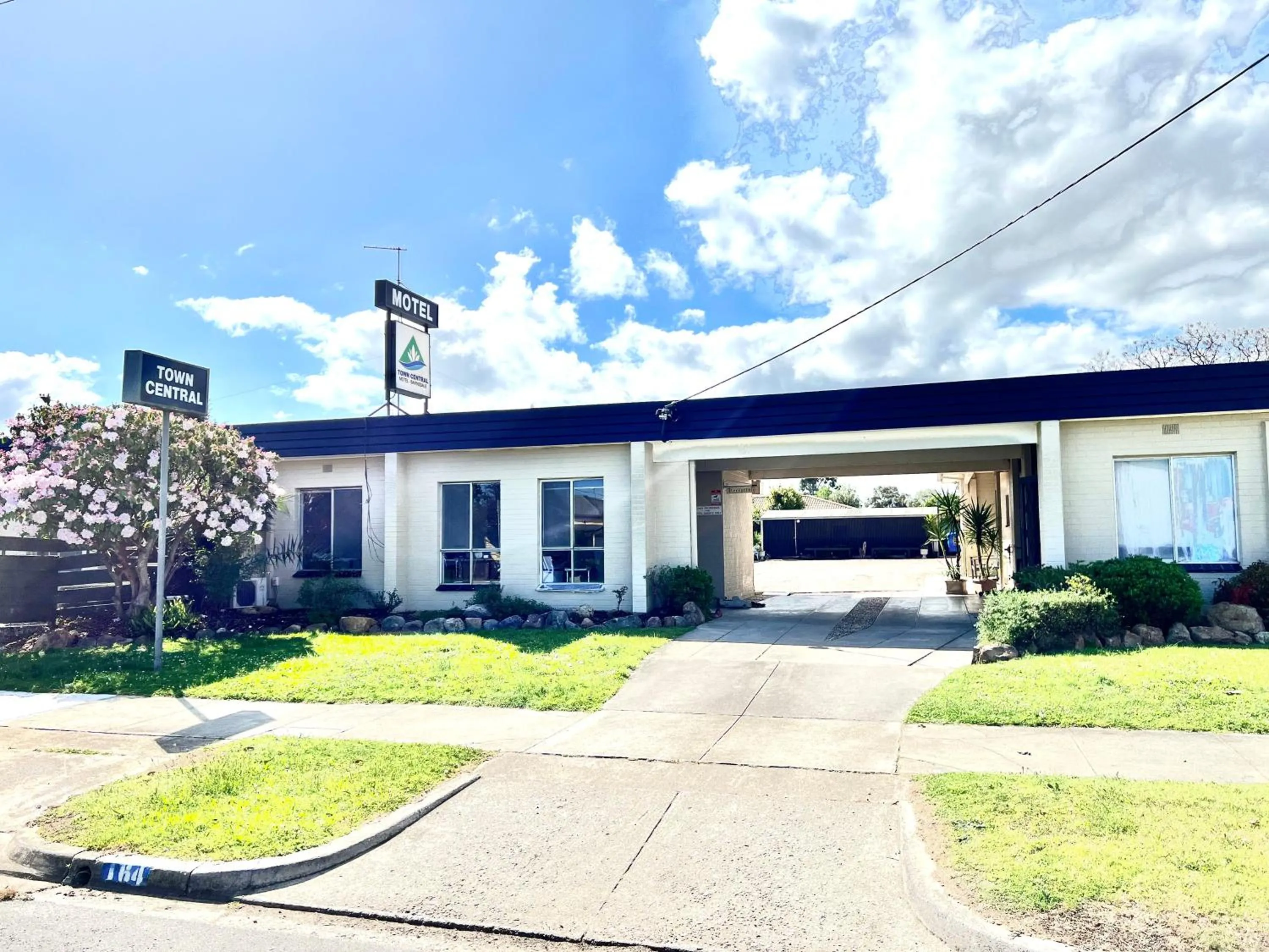 Property building in Bairnsdale Town Central Motel