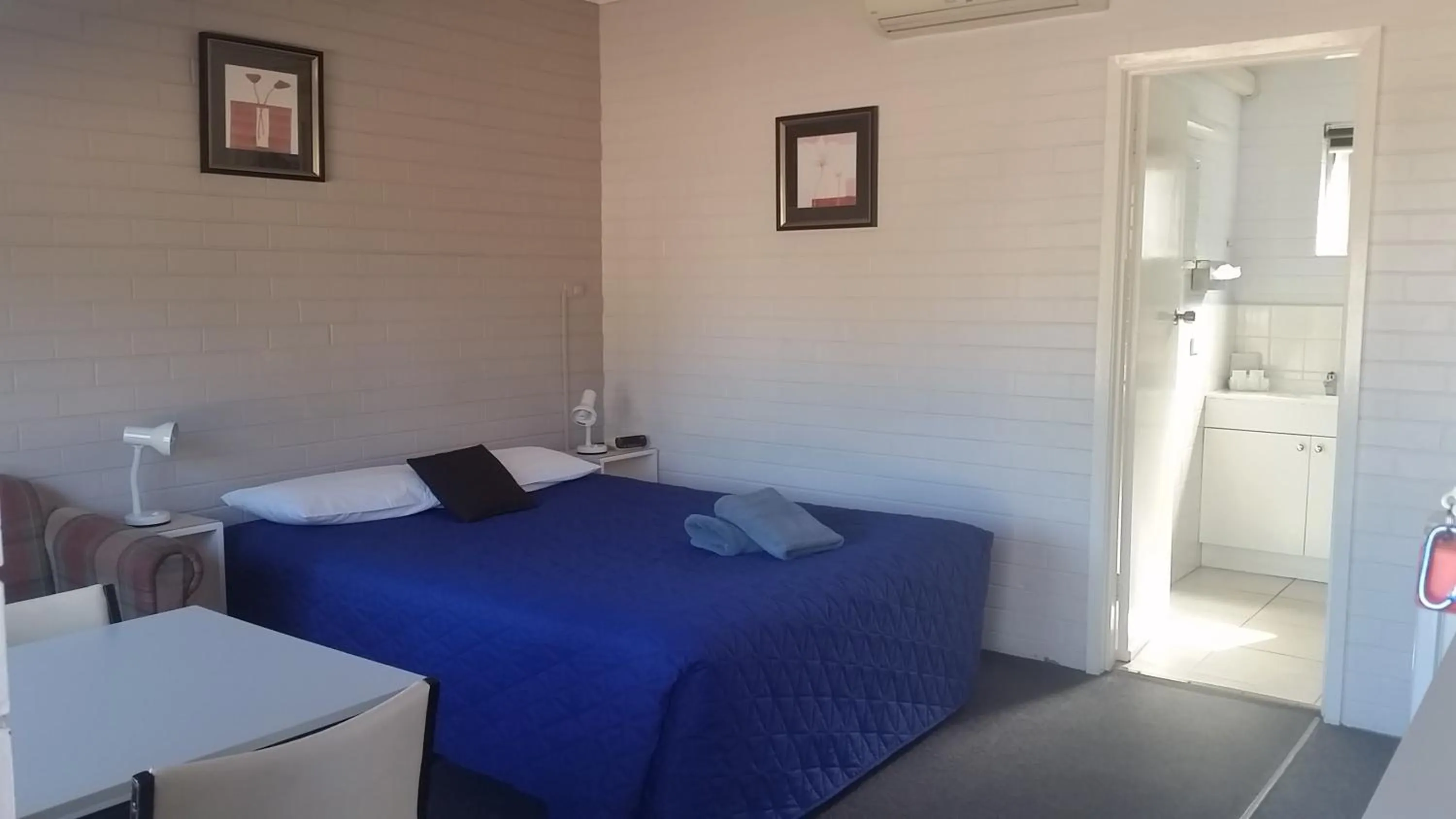 Bed in Bairnsdale Town Central Motel