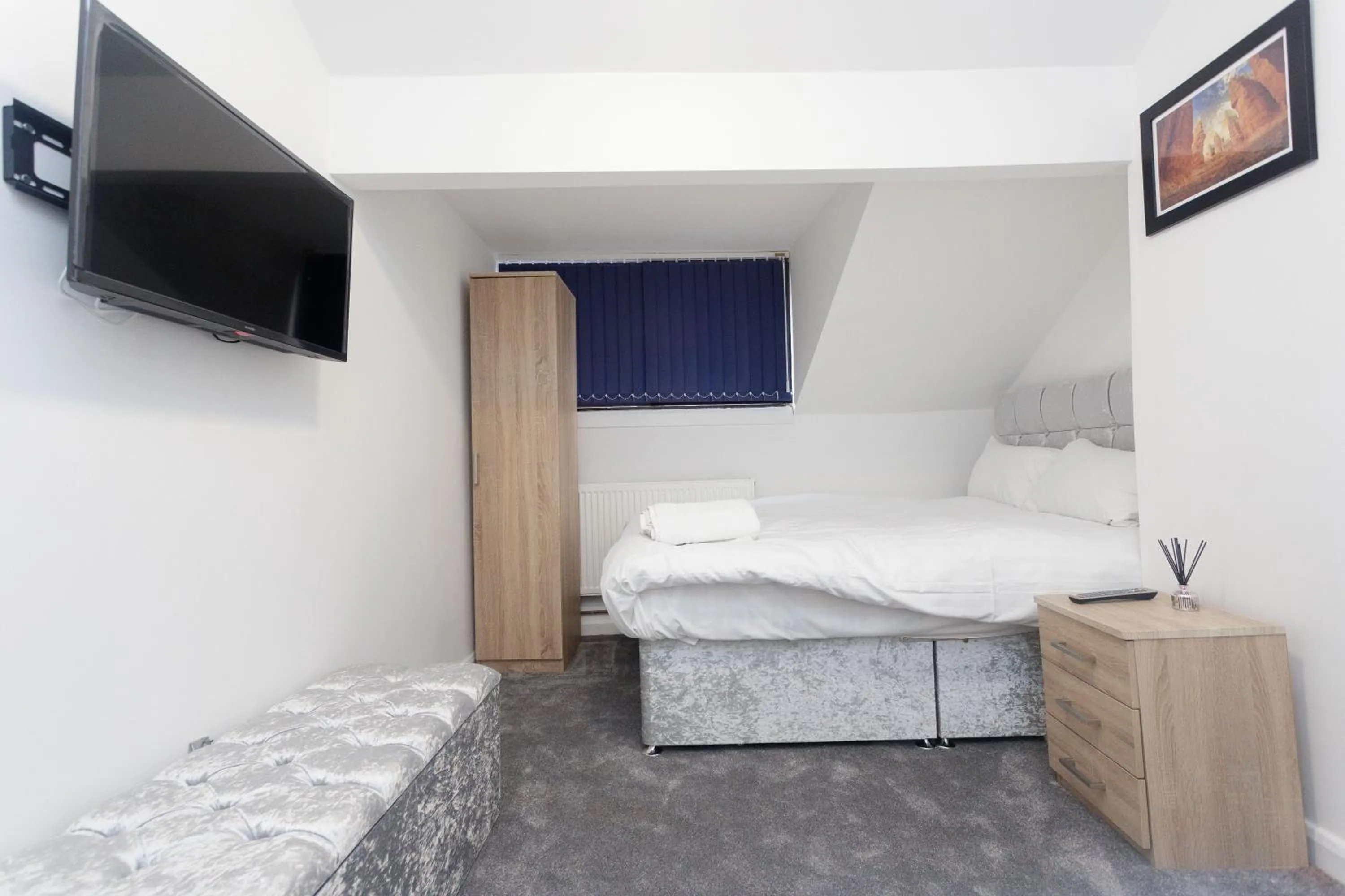 Bedroom in TOWLER HOUSE APARTMENTS 6 beds in 3 bedrooms