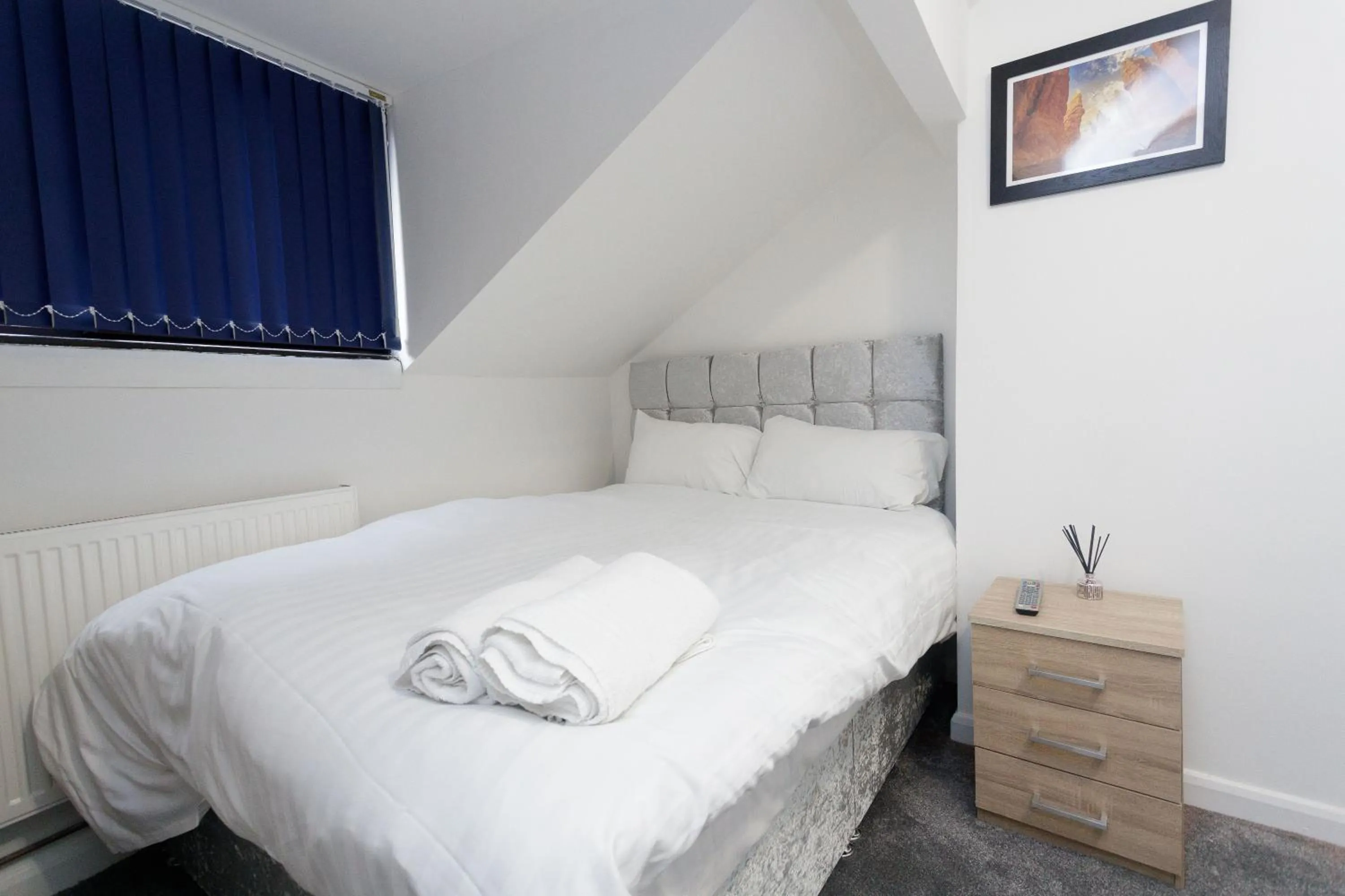 Bedroom in TOWLER HOUSE APARTMENTS 6 beds in 3 bedrooms